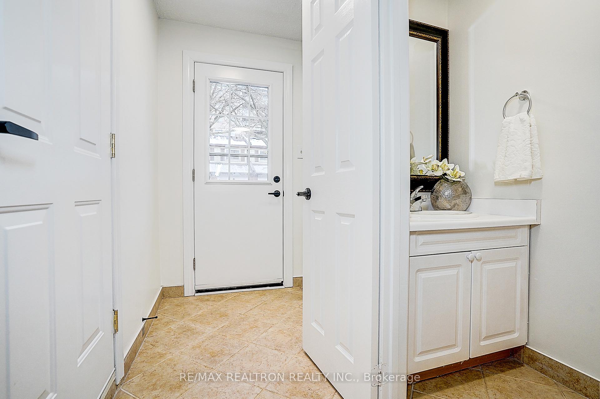 Photo 3 of 4 Thatchers Mill Way, Markham, Bullock — HOMEH