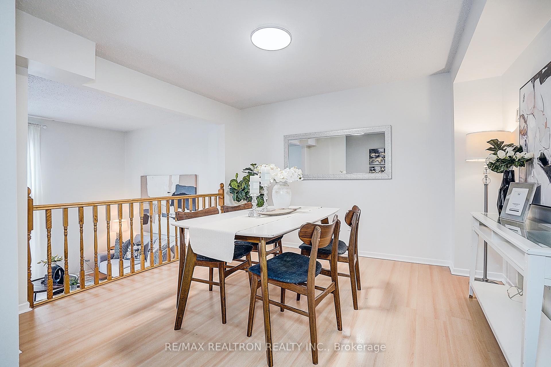 Photo 12 of 4 Thatchers Mill Way, Markham, Bullock — HOMEH