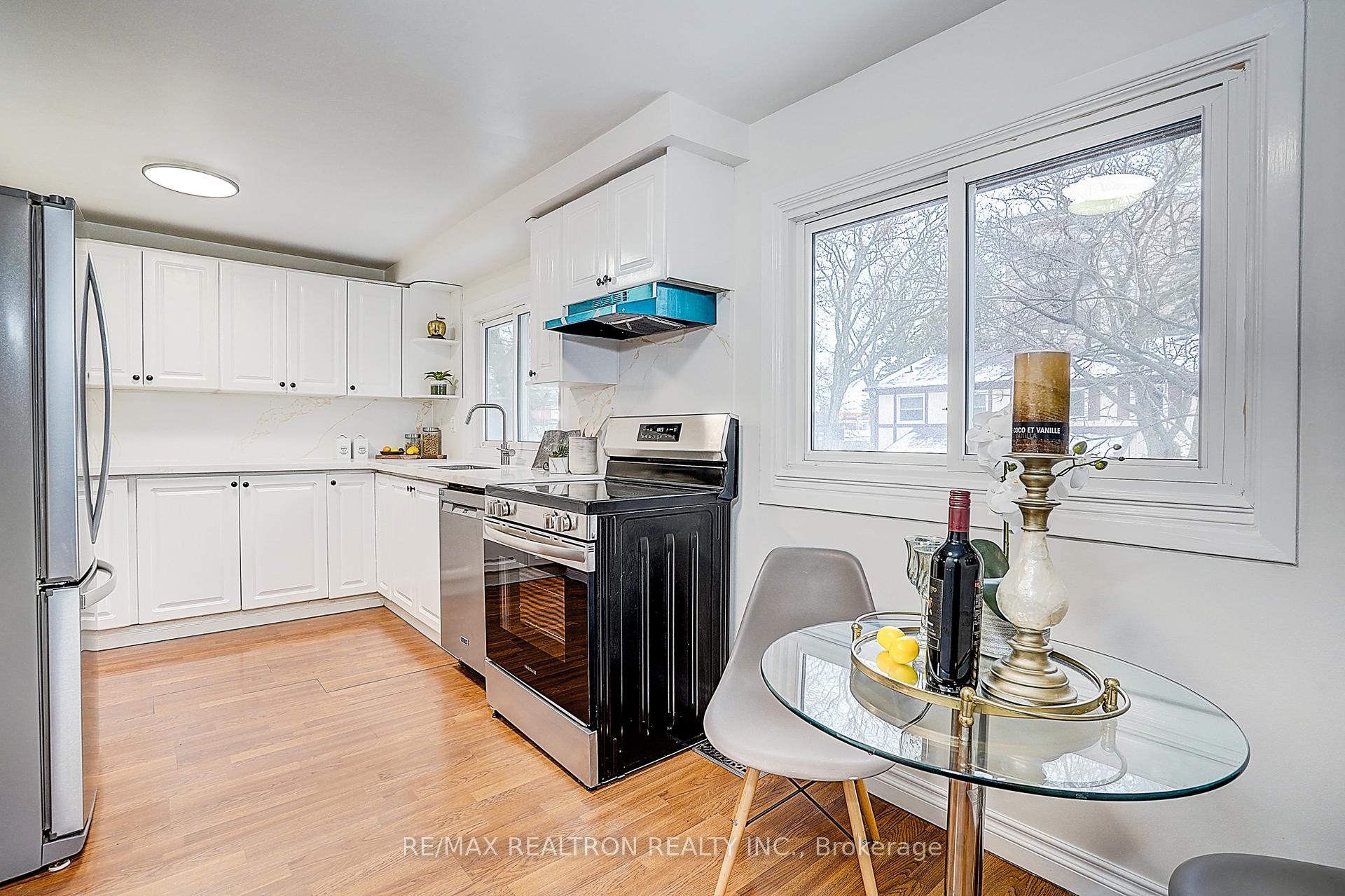 Photo 16 of 4 Thatchers Mill Way, Markham, Bullock — HOMEH