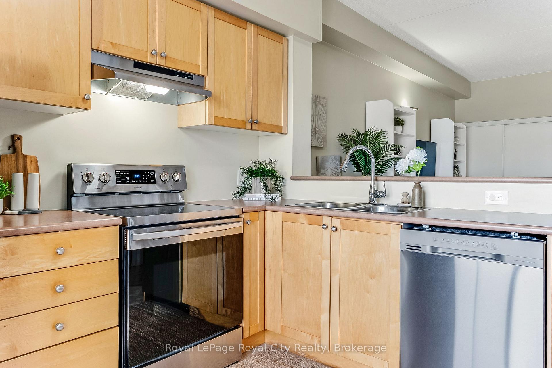 Photo 10 of Unit 110, 308 Watson Parkway N, Guelph, Grange Road — HOMEH