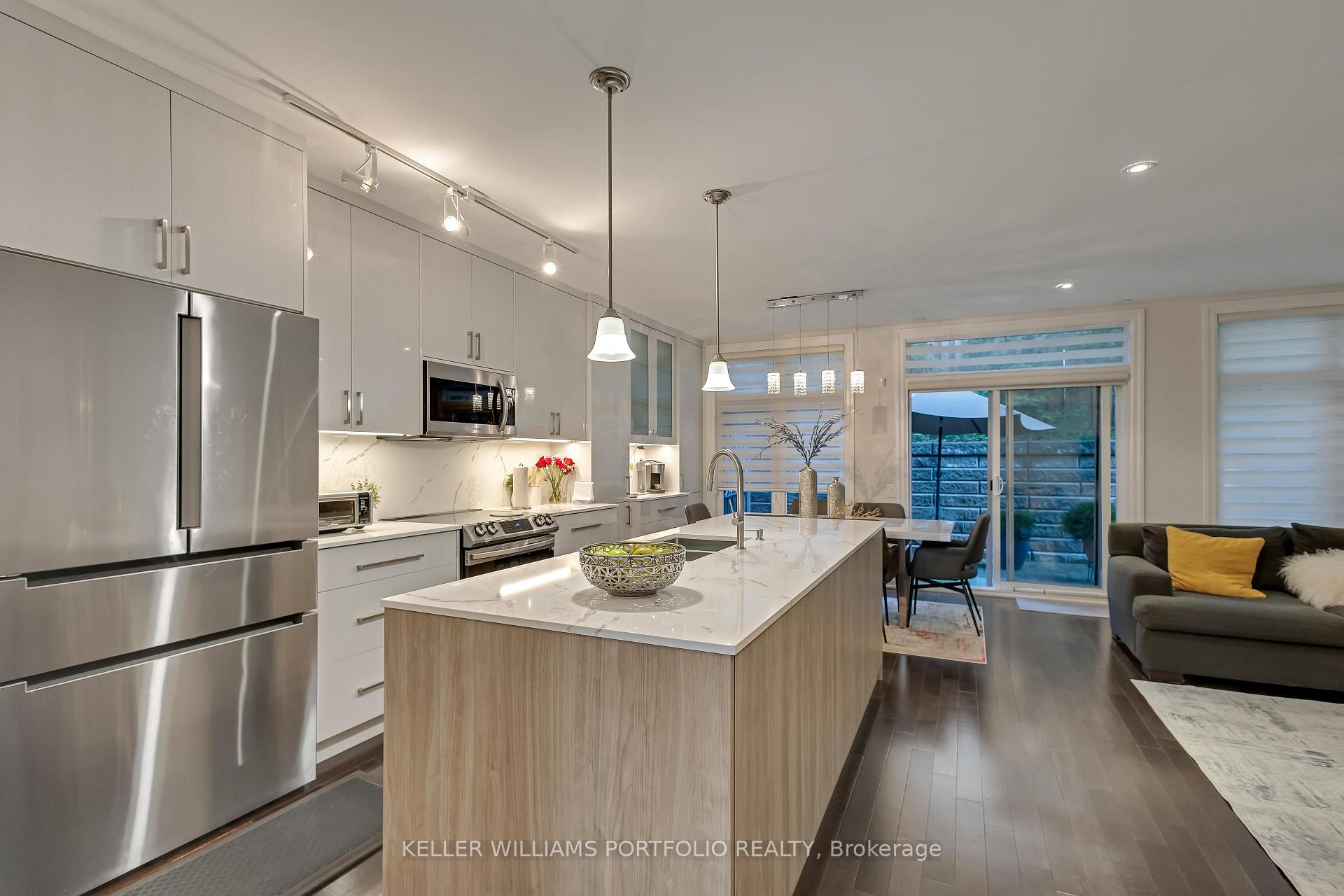 Photo 3 of 365A Roehampton Avenue, Toronto, Mount Pleasant East — HOMEH