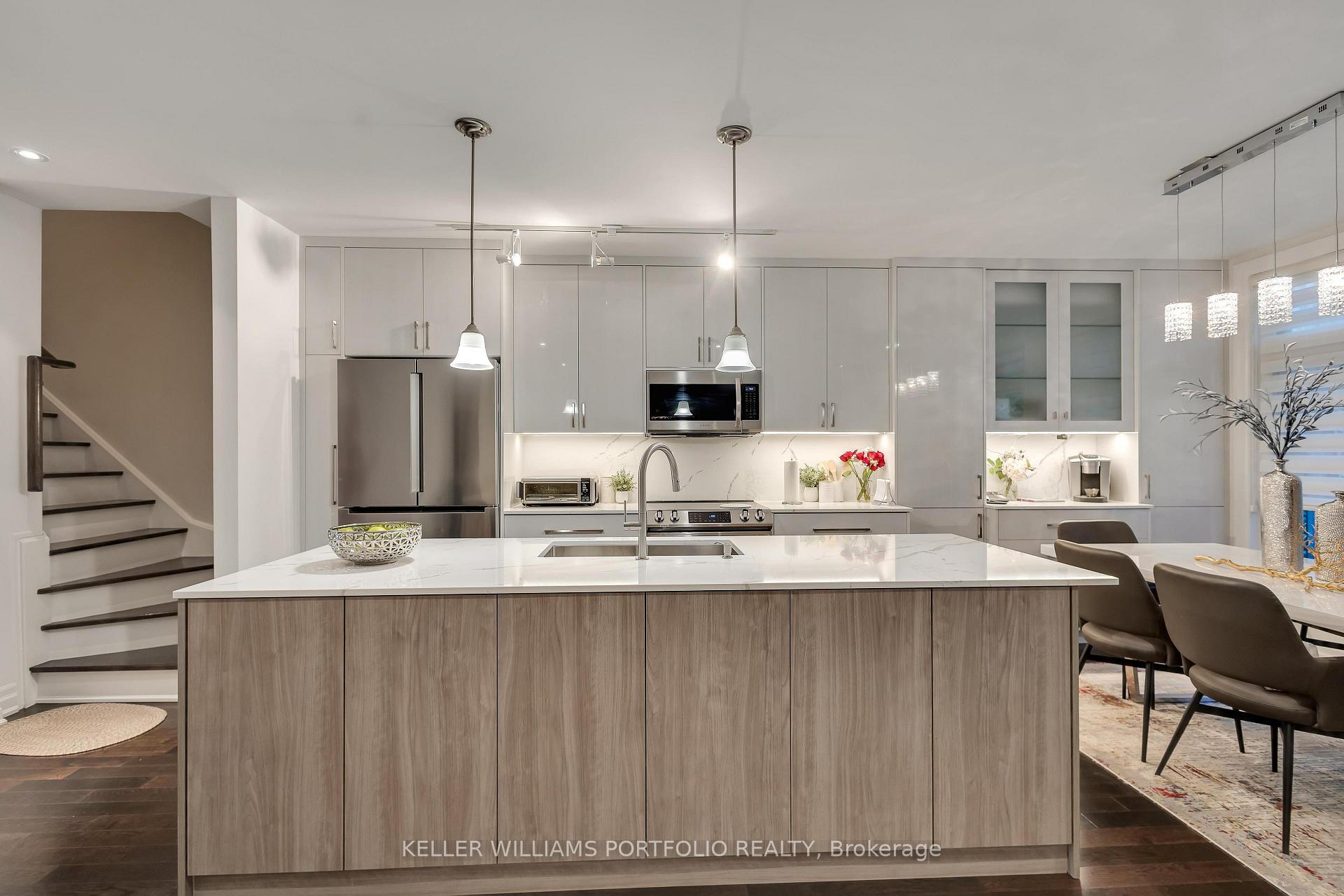 Photo 4 of 365A Roehampton Avenue, Toronto, Mount Pleasant East — HOMEH