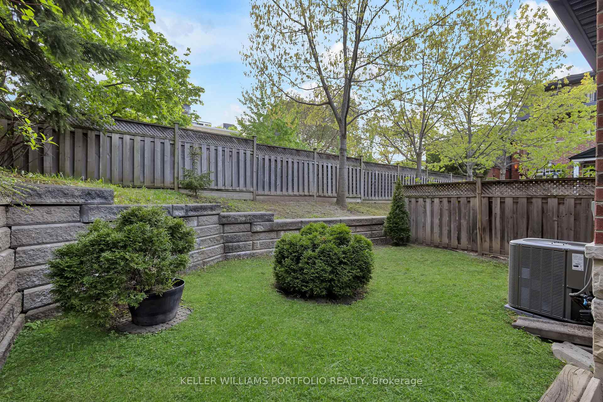 Photo 16 of 365A Roehampton Avenue, Toronto, Mount Pleasant East — HOMEH