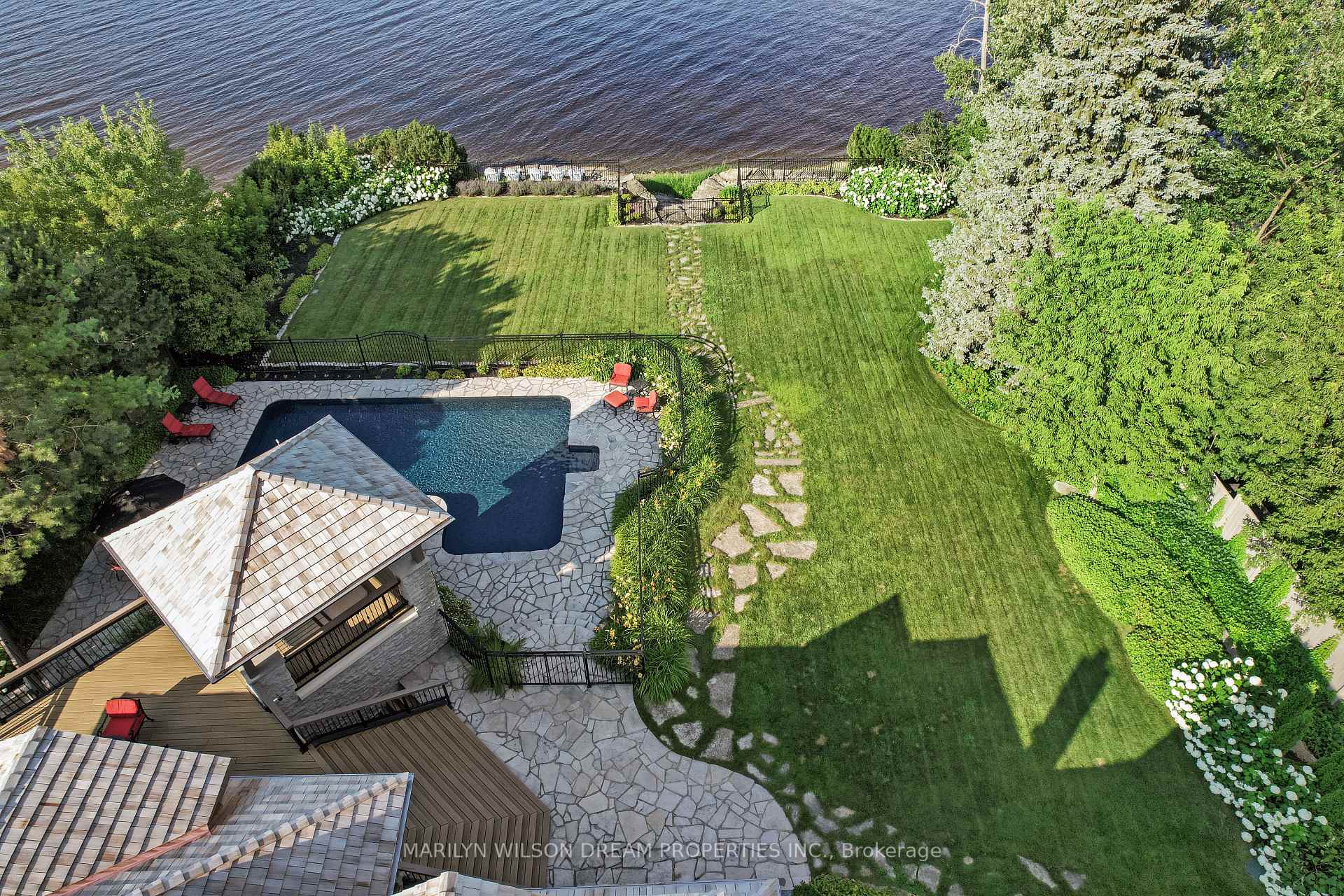 Photo 4 of 113 Grandview Road, Ottawa, Crystal Bay/Rocky Point — HOMEH