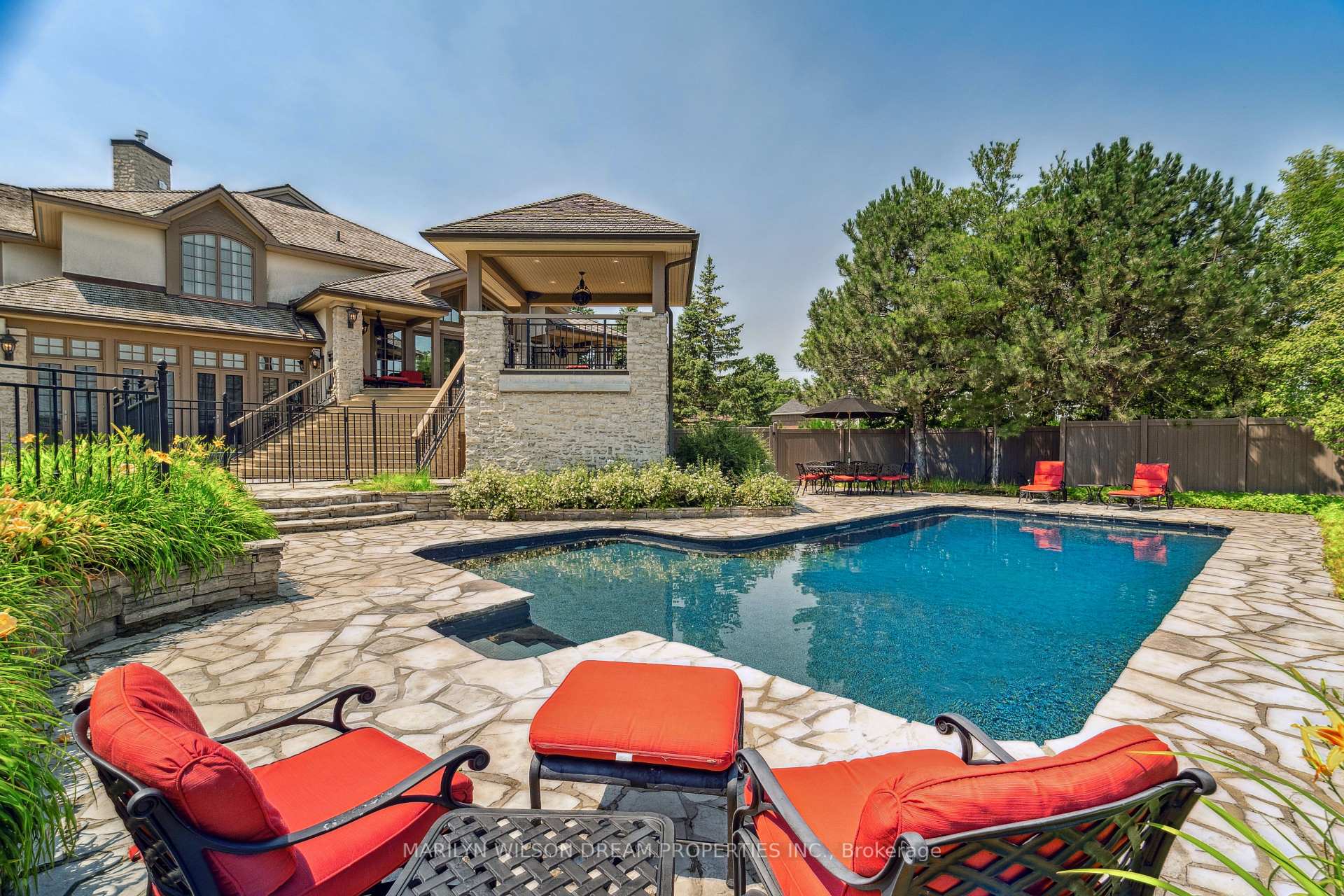 Photo 12 of 113 Grandview Road, Ottawa, Crystal Bay/Rocky Point — HOMEH