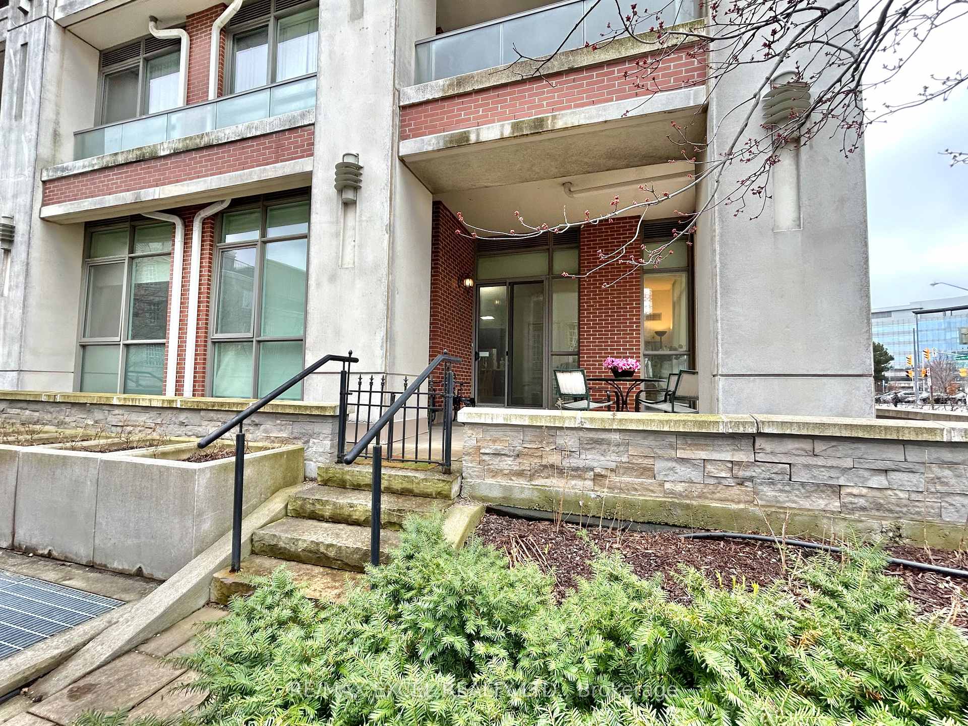 Photo 38 of Unit 110, 1 Upper Duke Crescent, Markham, Unionville — HOMEH
