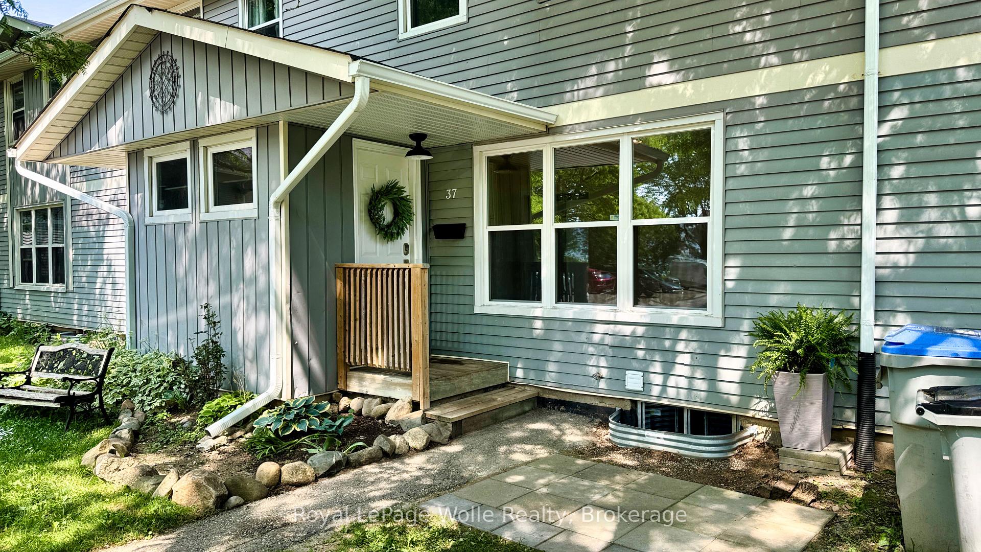 Photo 1 of 37 St. Charles Place, Huron East, Vanastra — HOMEH