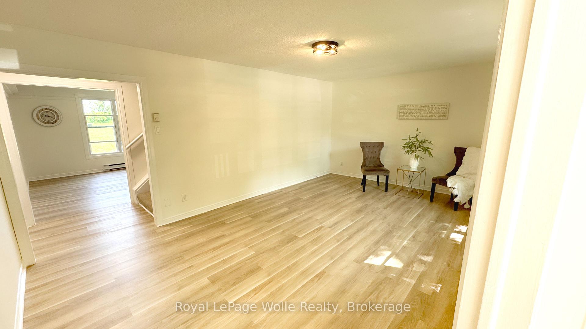 Photo 3 of 37 St. Charles Place, Huron East, Vanastra — HOMEH