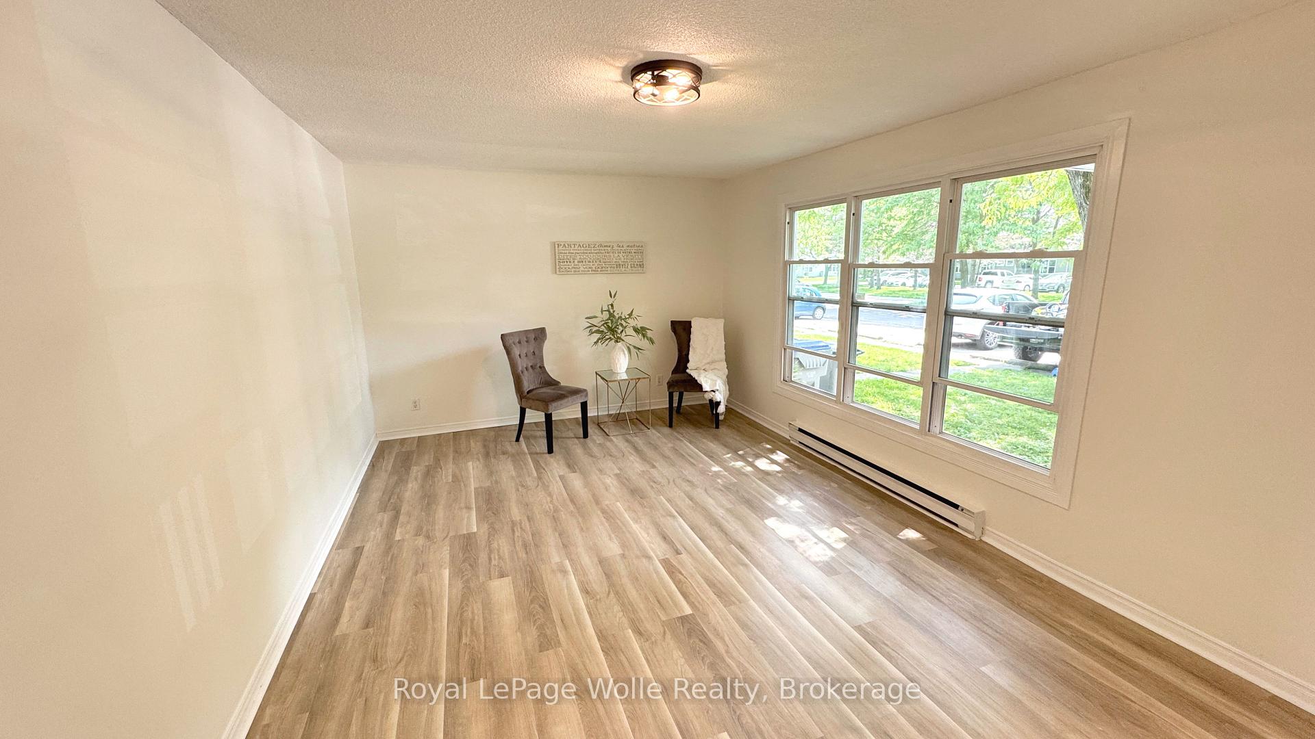 Photo 15 of 37 St. Charles Place, Huron East, Vanastra — HOMEH