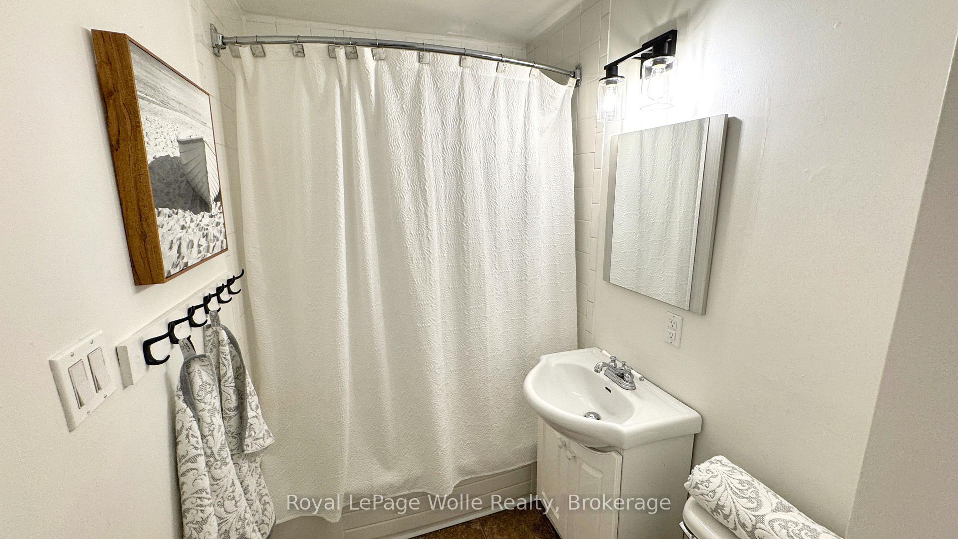 Photo 21 of 37 St. Charles Place, Huron East, Vanastra — HOMEH