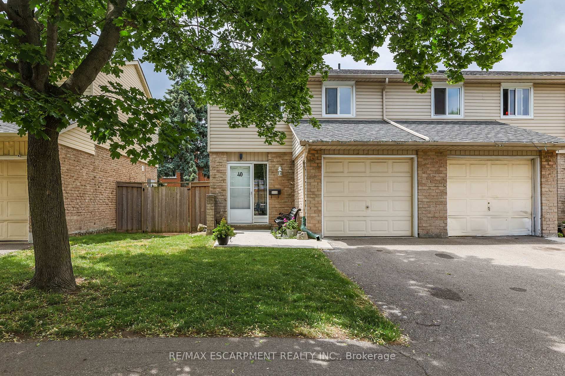 Photo 1 of Unit 40, 262 Kenora Avenue, Hamilton, Kentley — HOMEH