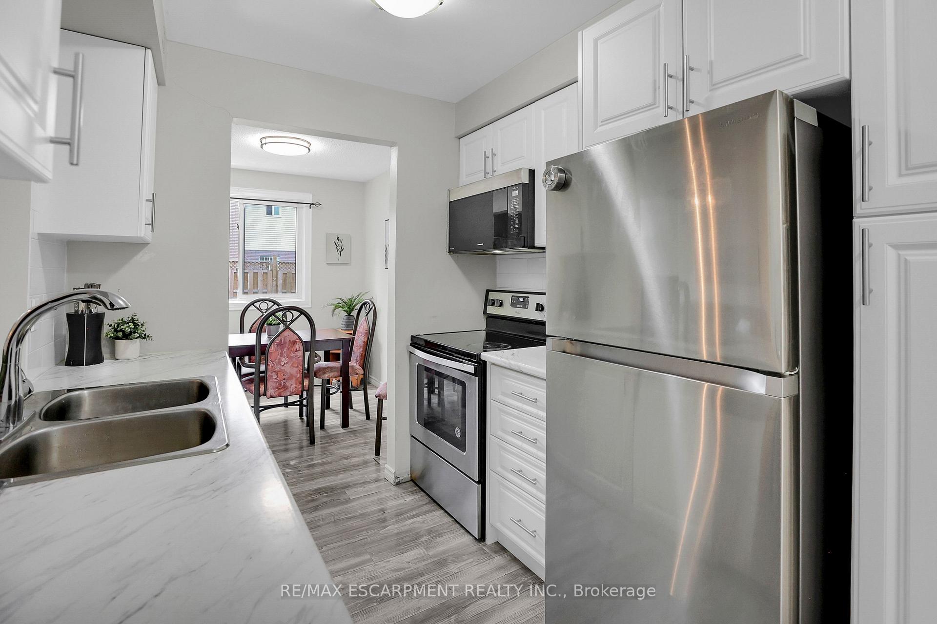 Photo 3 of Unit 40, 262 Kenora Avenue, Hamilton, Kentley — HOMEH