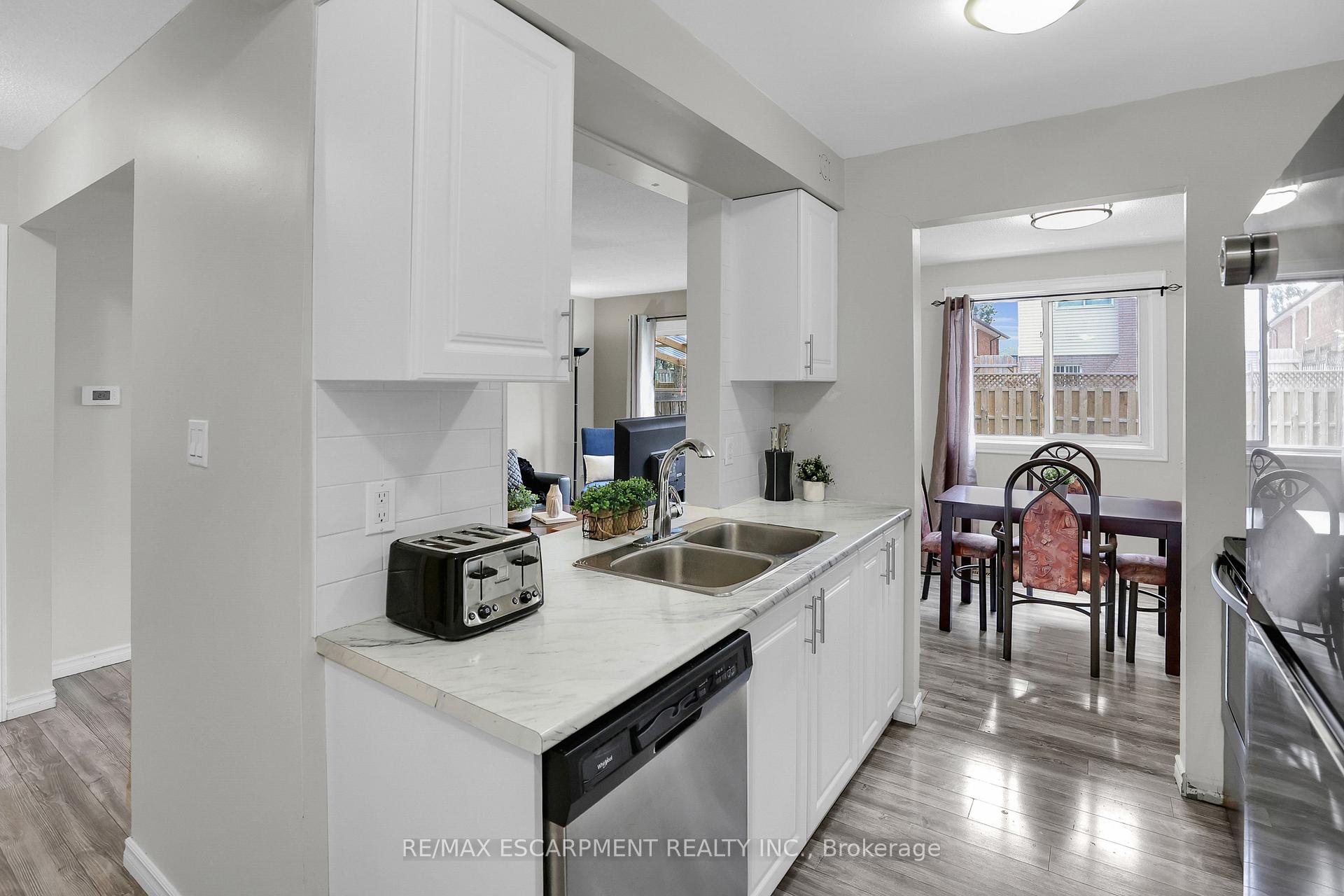 Photo 5 of Unit 40, 262 Kenora Avenue, Hamilton, Kentley — HOMEH