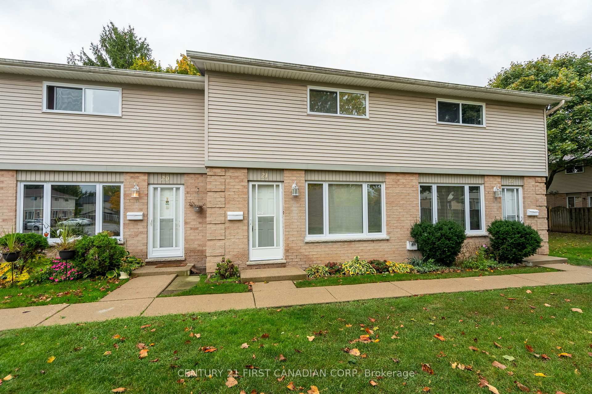 Front of Unit 21, 320 Westminster Avenue