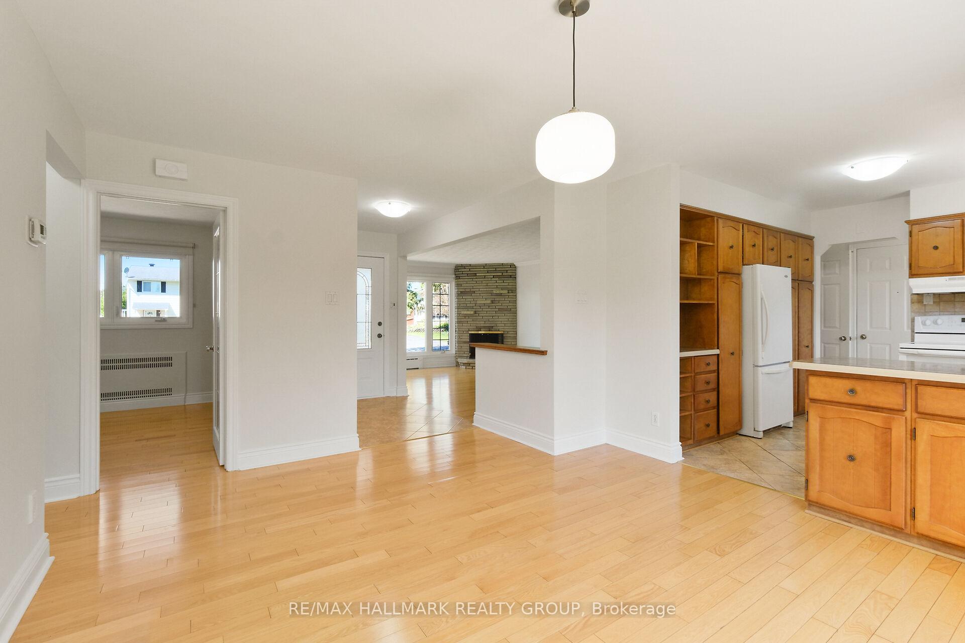 Photo 12 of 1399 Aurele Street, Ottawa, Pineview — HOMEH