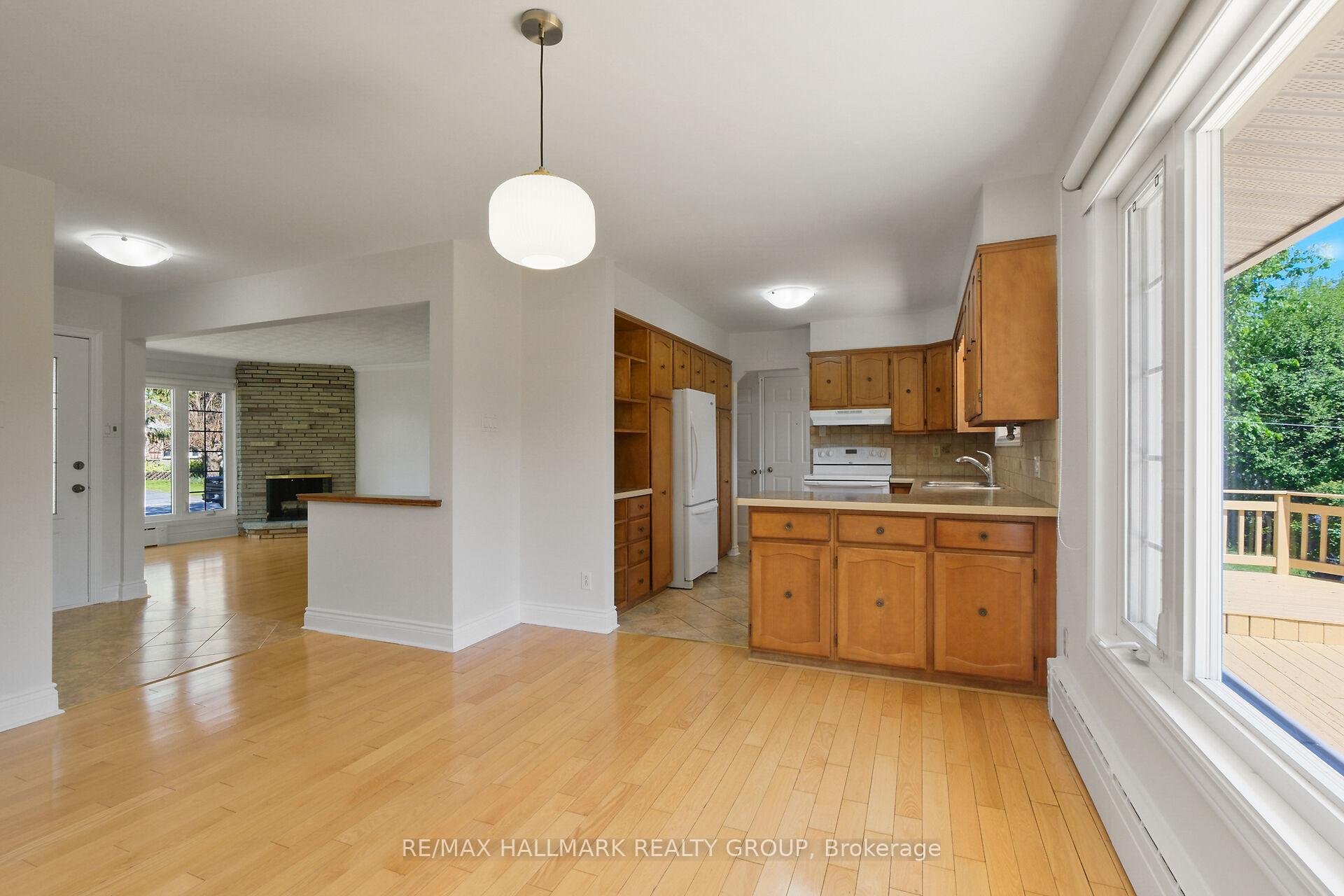 Photo 11 of 1399 Aurele Street, Ottawa, Pineview — HOMEH