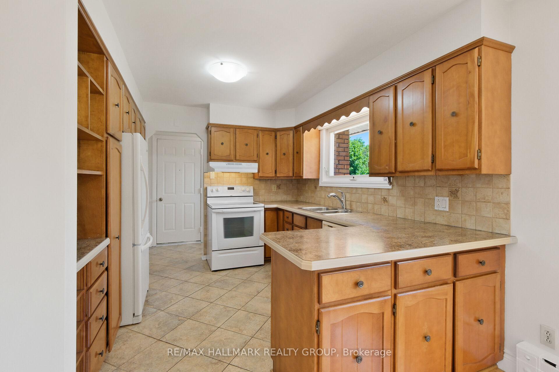 Photo 14 of 1399 Aurele Street, Ottawa, Pineview — HOMEH