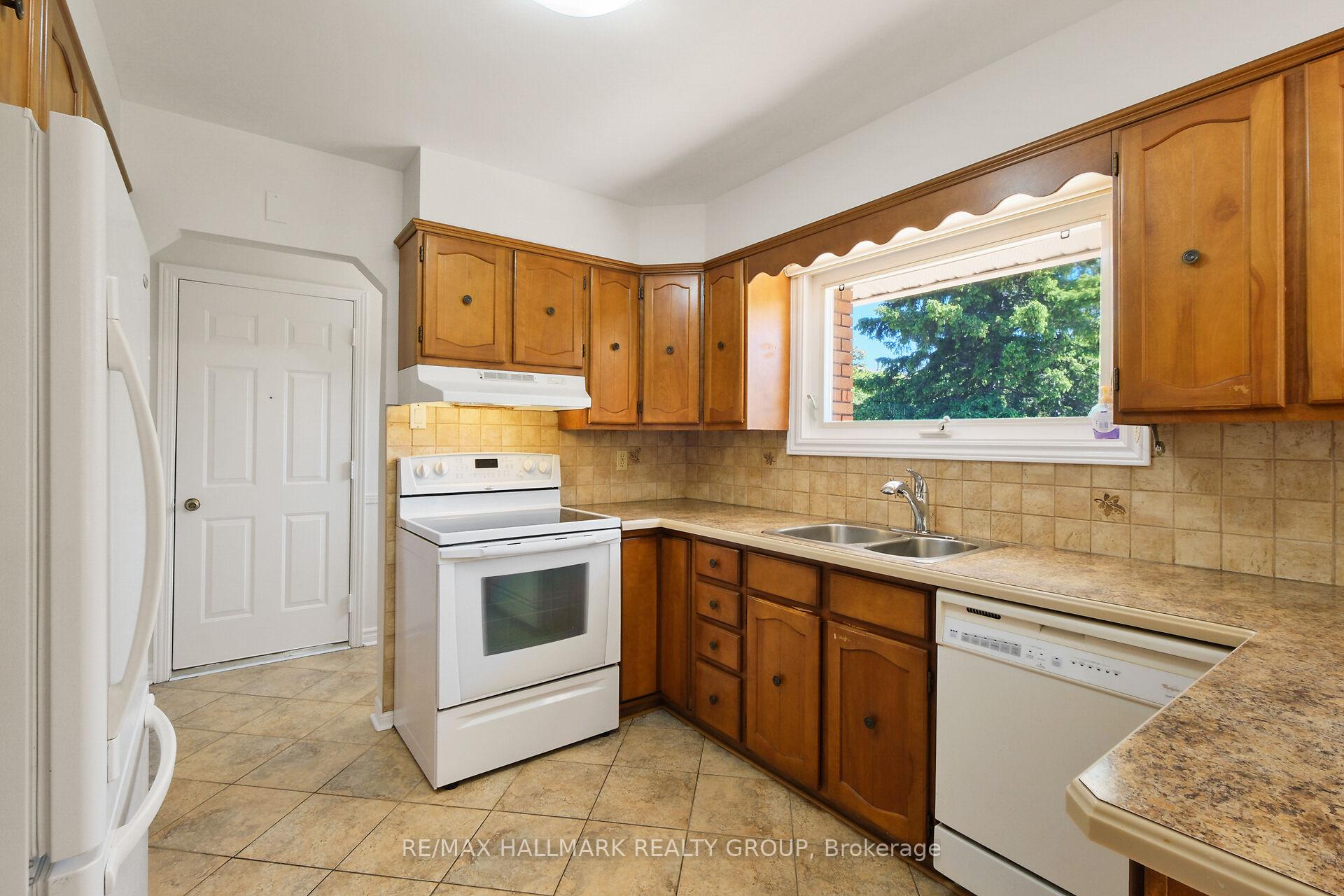 Photo 15 of 1399 Aurele Street, Ottawa, Pineview — HOMEH
