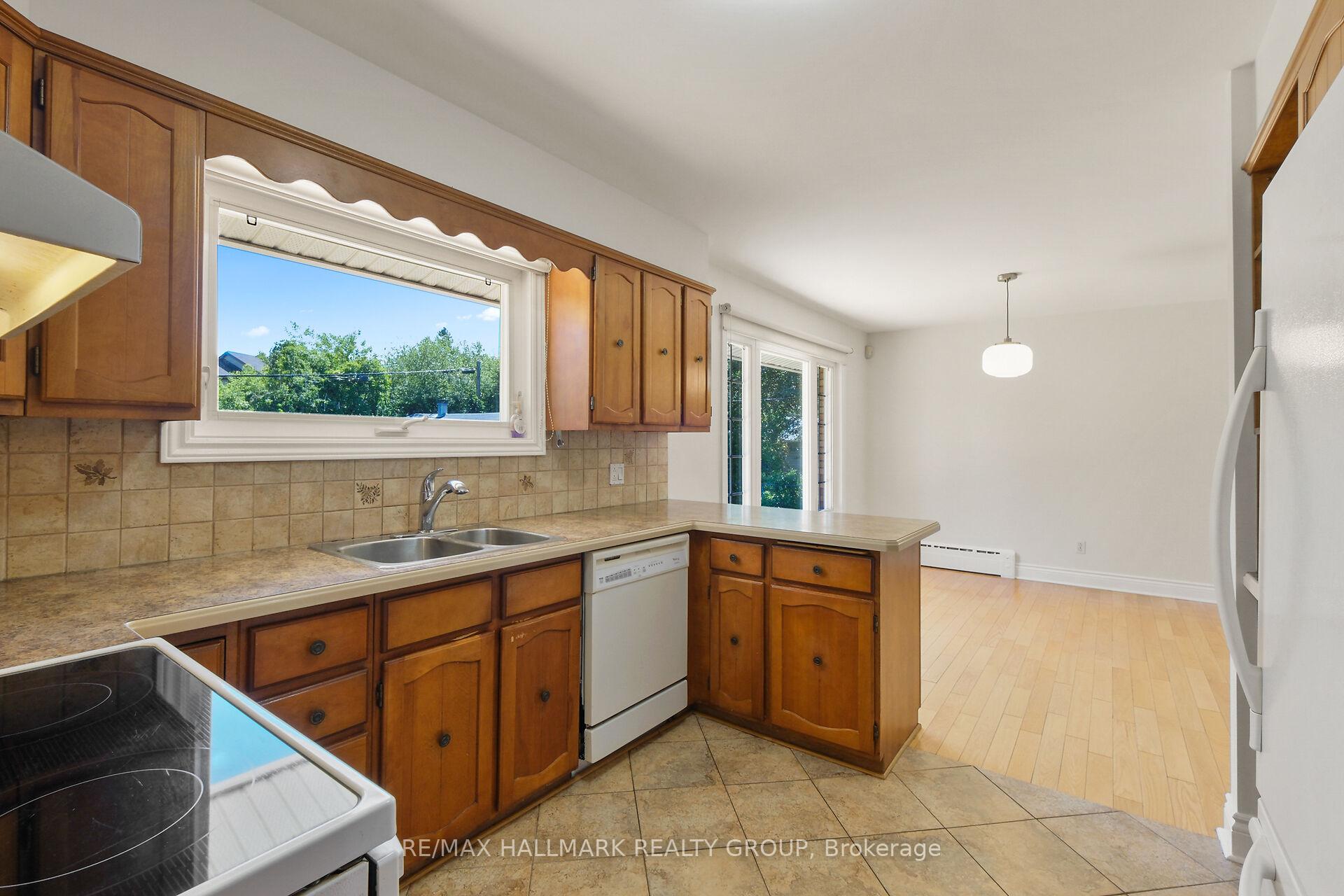 Photo 16 of 1399 Aurele Street, Ottawa, Pineview — HOMEH