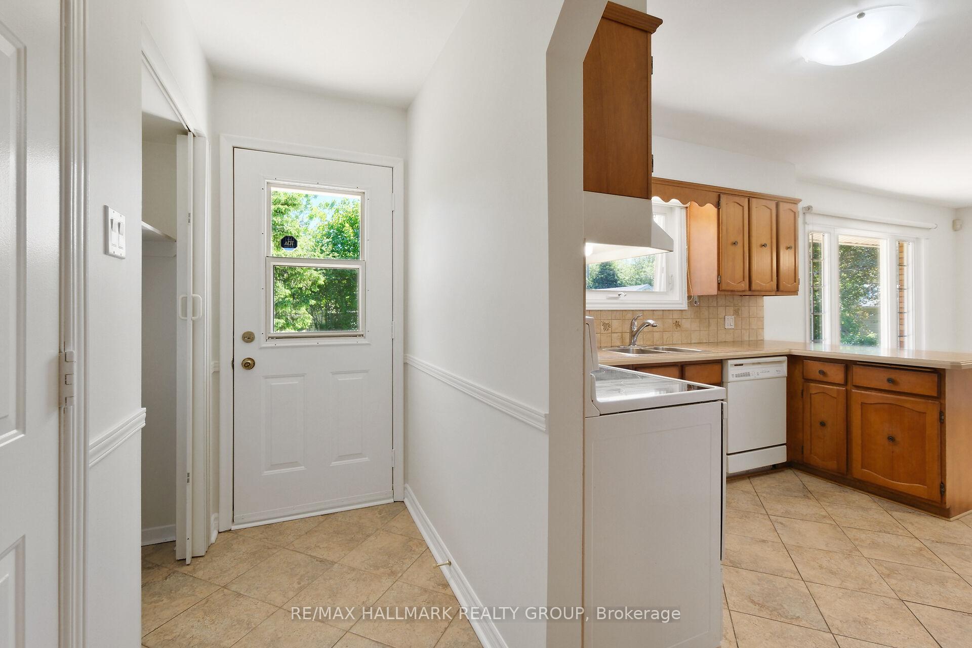 Photo 18 of 1399 Aurele Street, Ottawa, Pineview — HOMEH