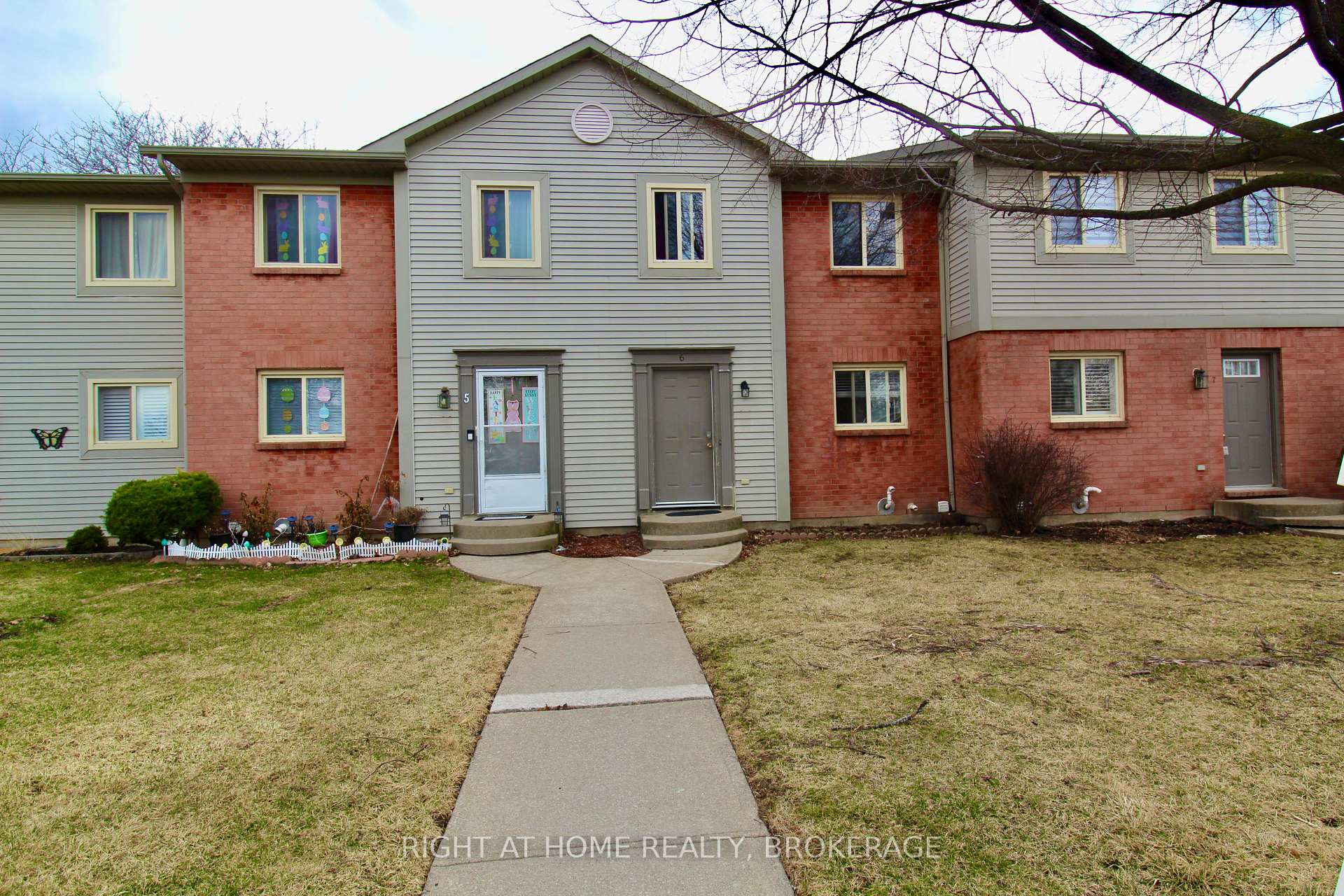 Photo 1 of Unit 6, 65 Dorchester Boulevard, St. Catharines, Carlton/Bunting — HOMEH