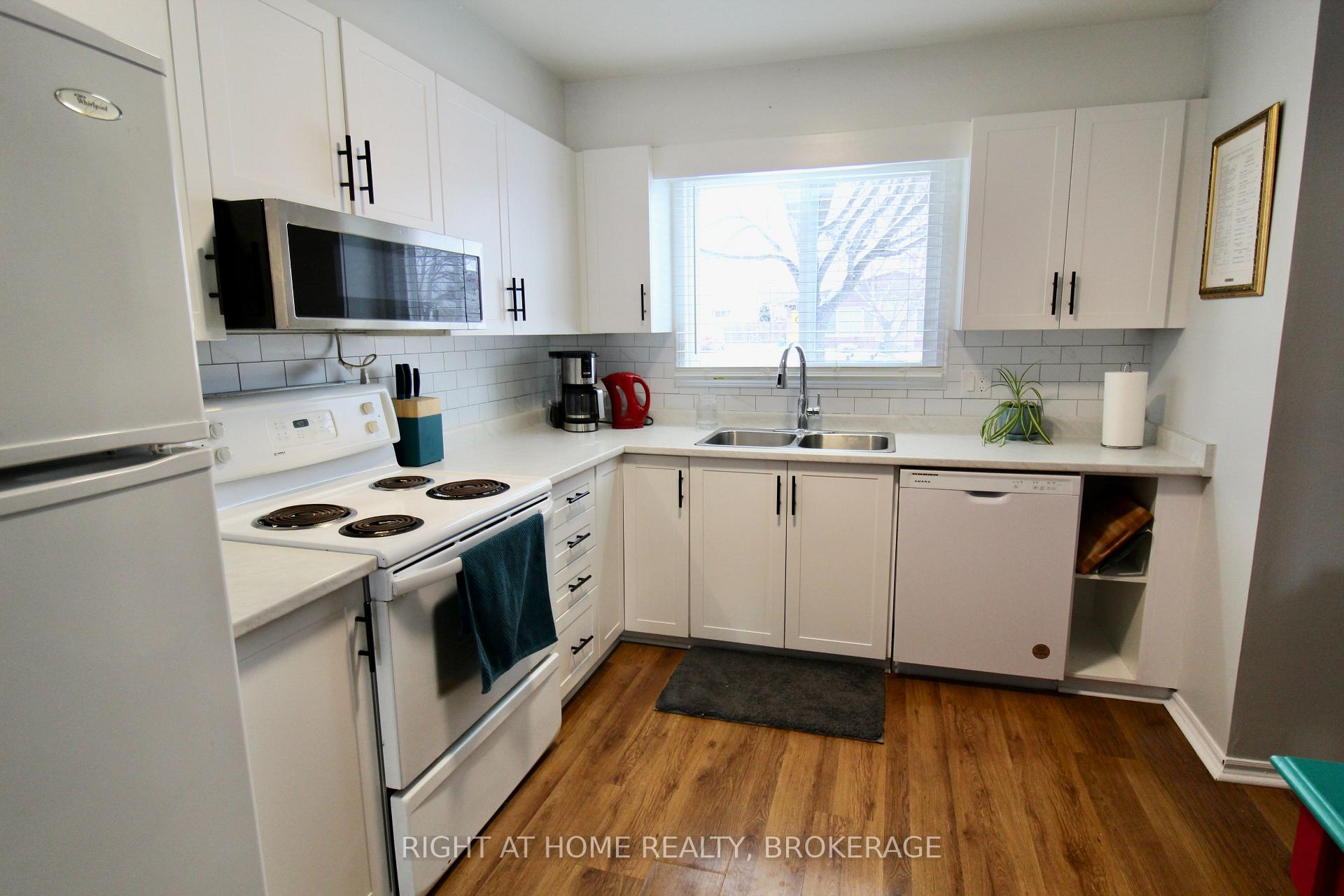 Photo 2 of Unit 6, 65 Dorchester Boulevard, St. Catharines, Carlton/Bunting — HOMEH