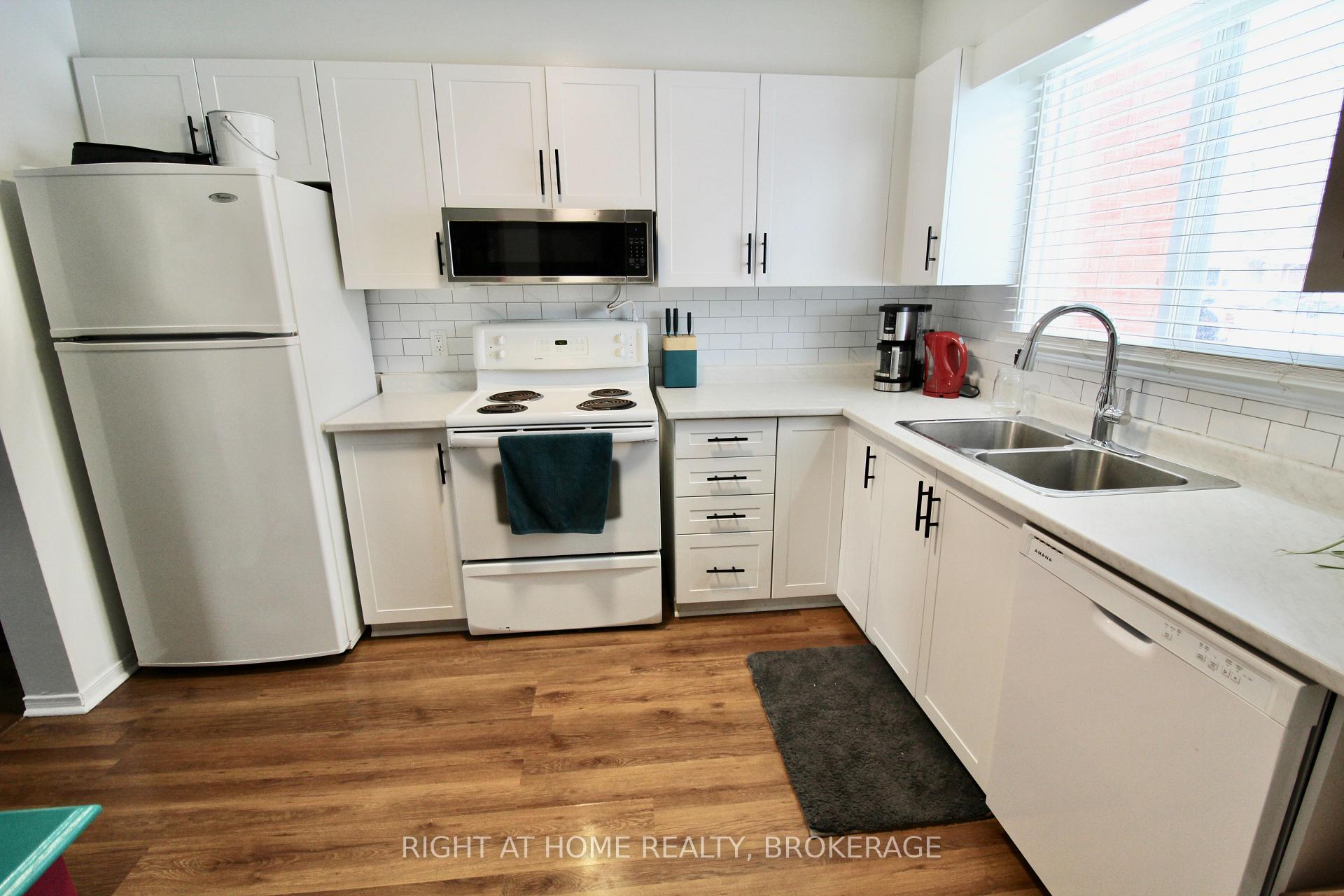 Photo 3 of Unit 6, 65 Dorchester Boulevard, St. Catharines, Carlton/Bunting — HOMEH