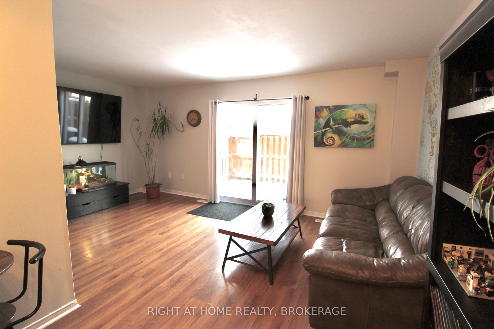 Photo 4 of Unit 6, 65 Dorchester Boulevard, St. Catharines, Carlton/Bunting — HOMEH
