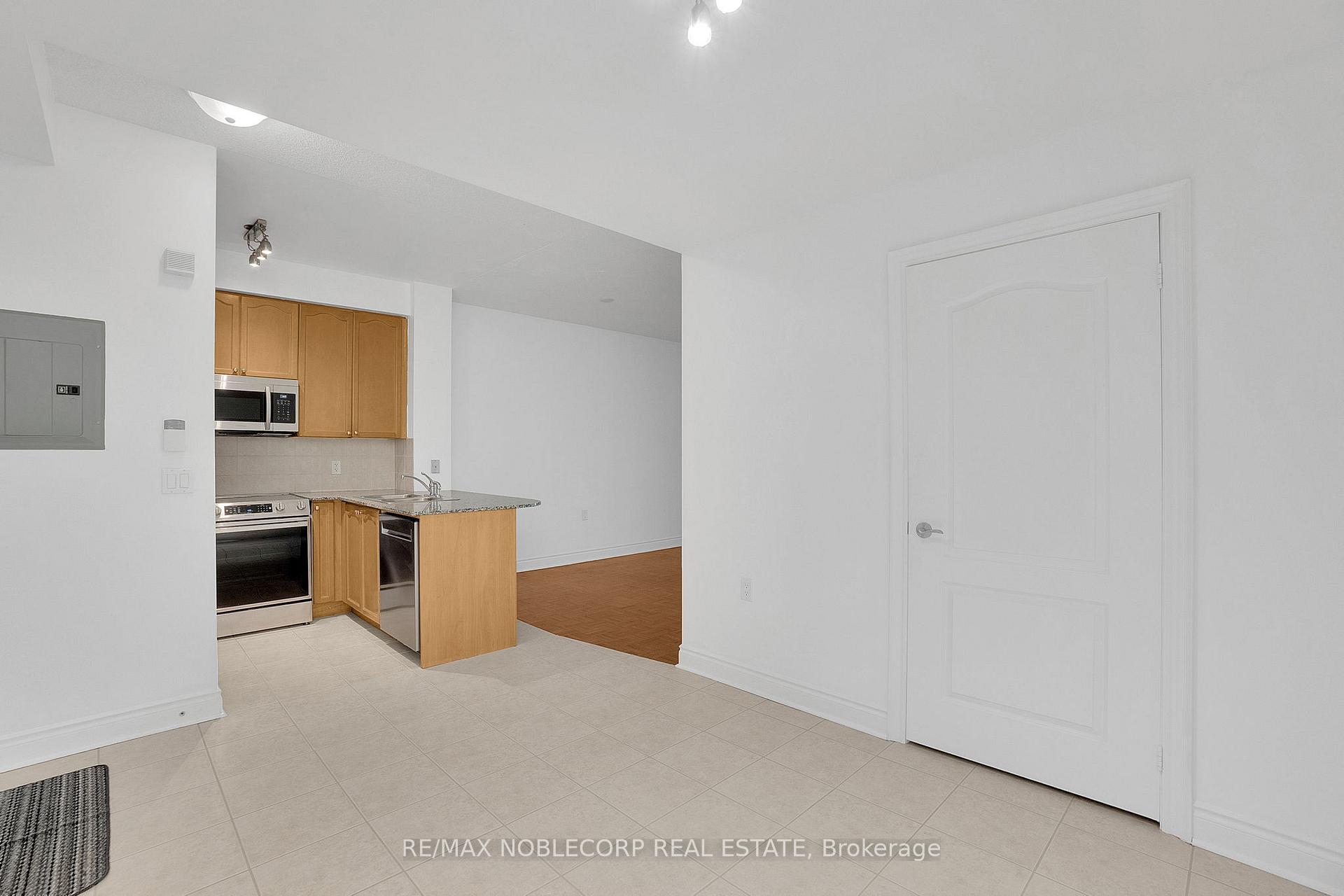 Photo 9 of Unit 421, 8201 Islington Avenue, Vaughan, Islington Woods — HOMEH