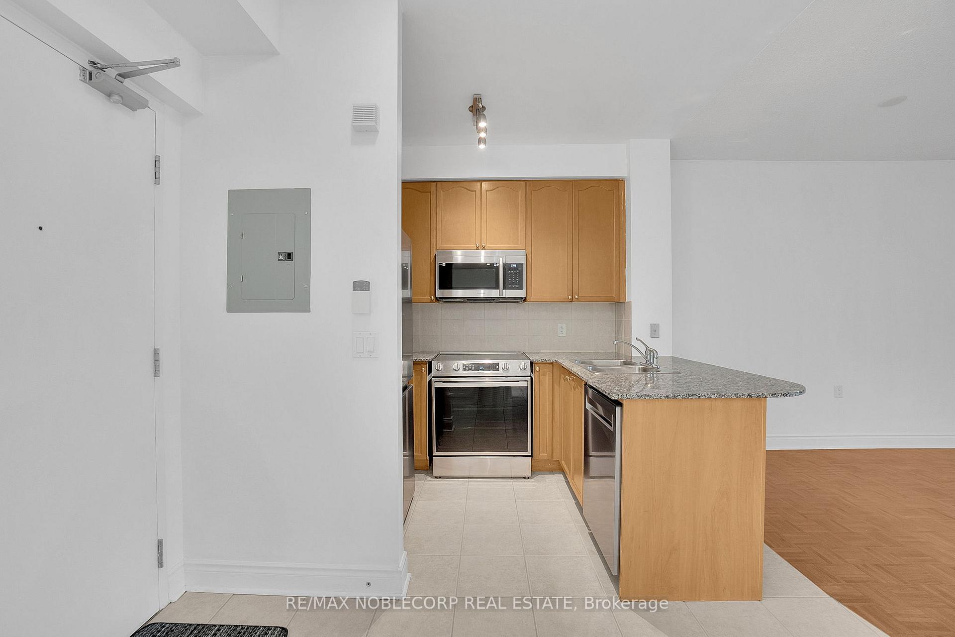 Photo 10 of Unit 421, 8201 Islington Avenue, Vaughan, Islington Woods — HOMEH