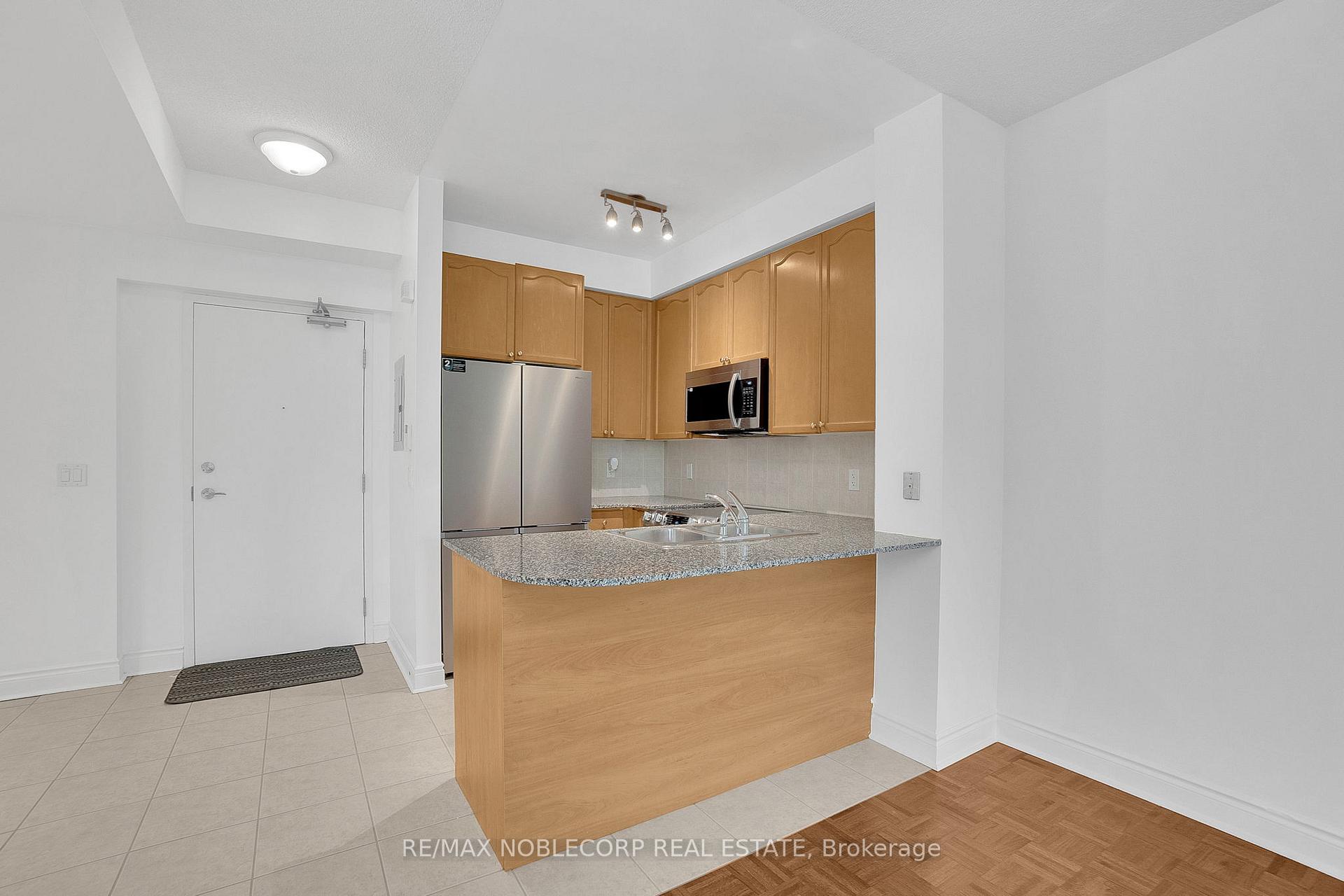 Photo 11 of Unit 421, 8201 Islington Avenue, Vaughan, Islington Woods — HOMEH