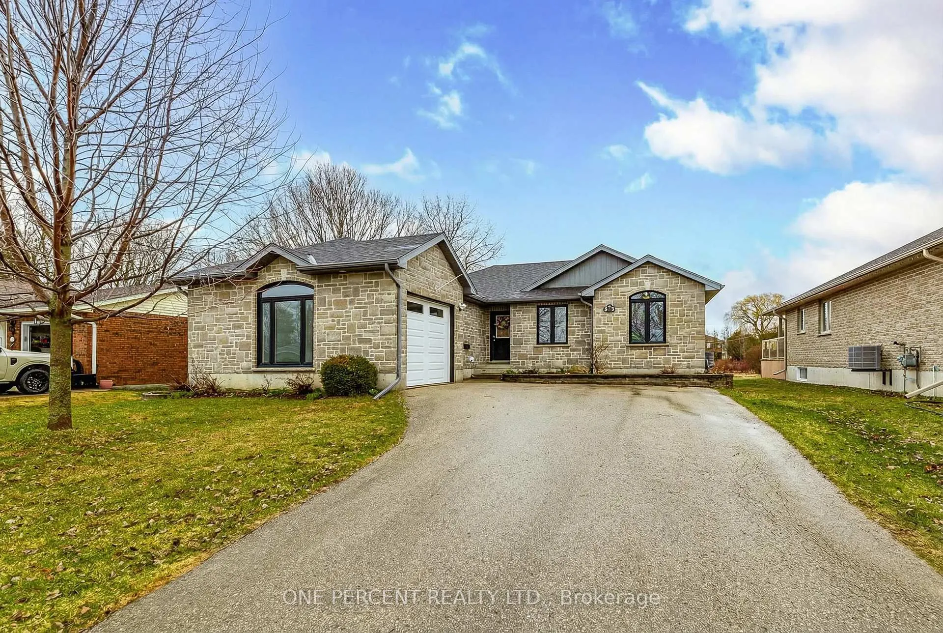 Photo 2 of 213 John Street S, Minto — HOMEH