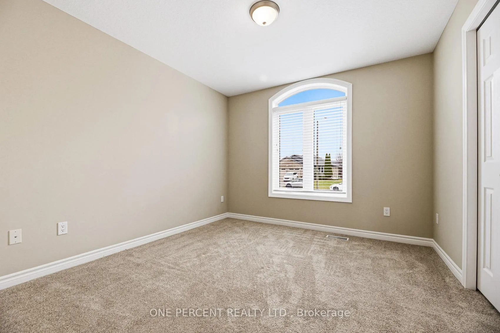 Photo 12 of 213 John Street S, Minto — HOMEH