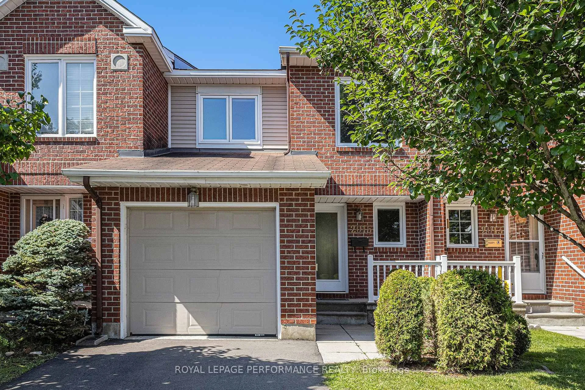 Front of 2015 Summerfields Crescent