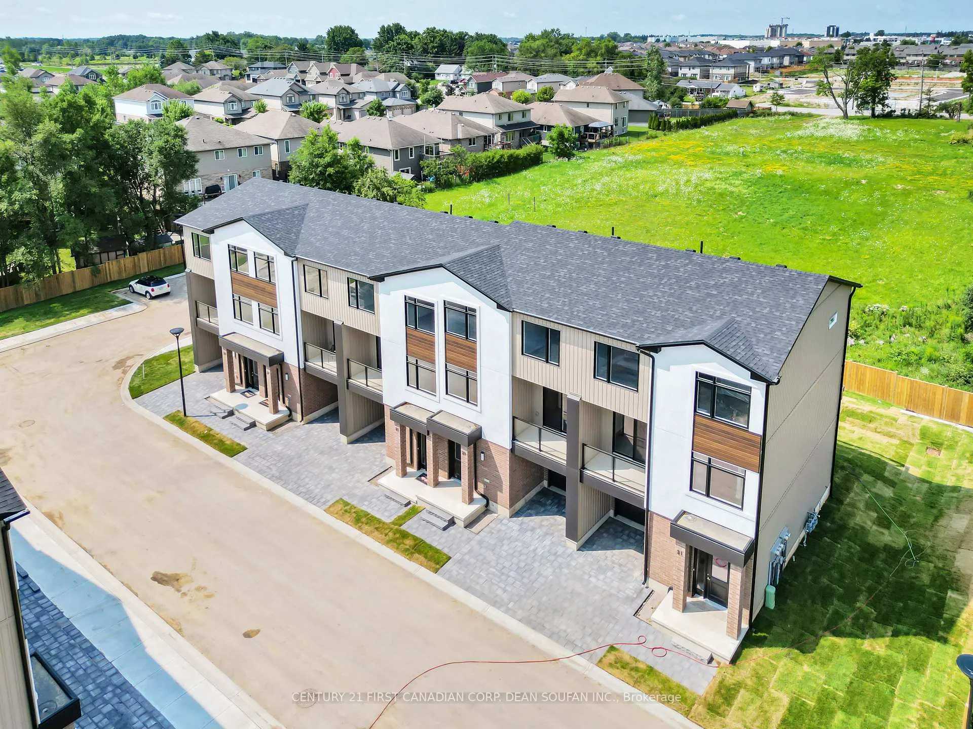 Photo 4 of Unit 6, 349 Southdale Road E, London, South W — HOMEH