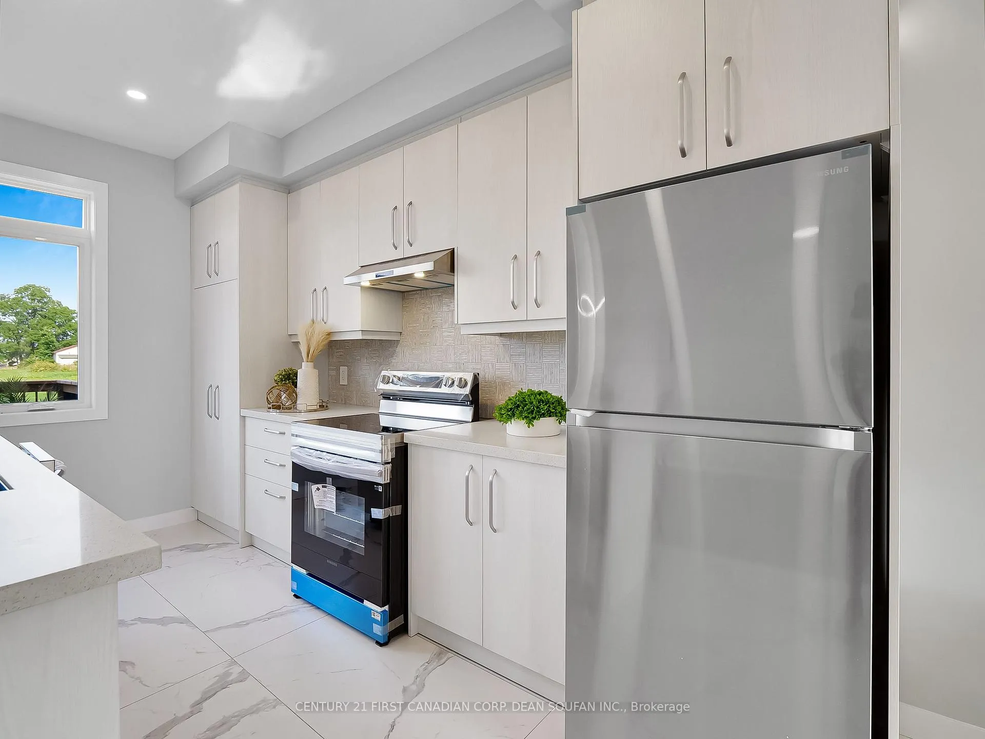 Photo 19 of Unit 6, 349 Southdale Road E, London, South W — HOMEH