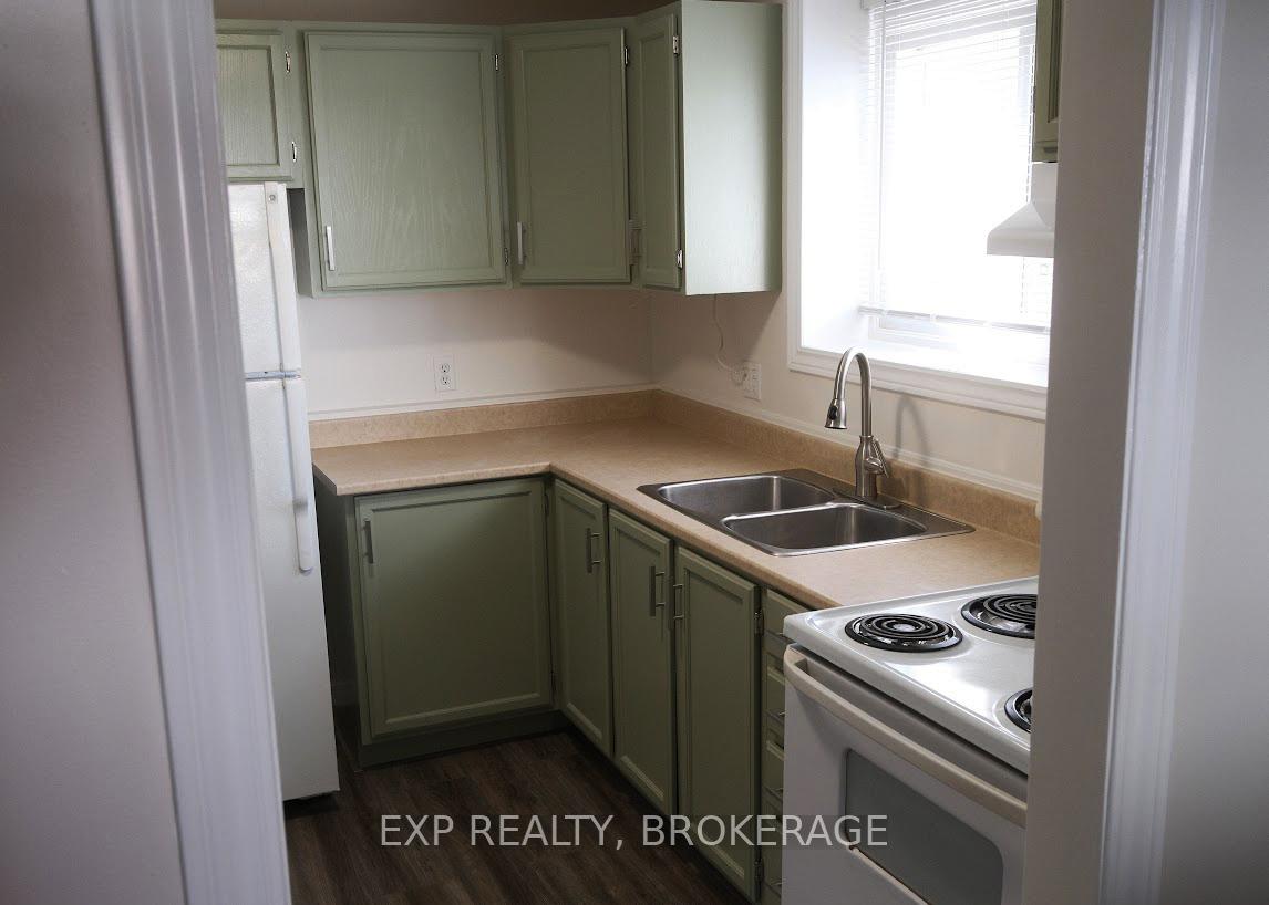 Photo 4 of 355 Forsyth Street, Gananoque — HOMEH