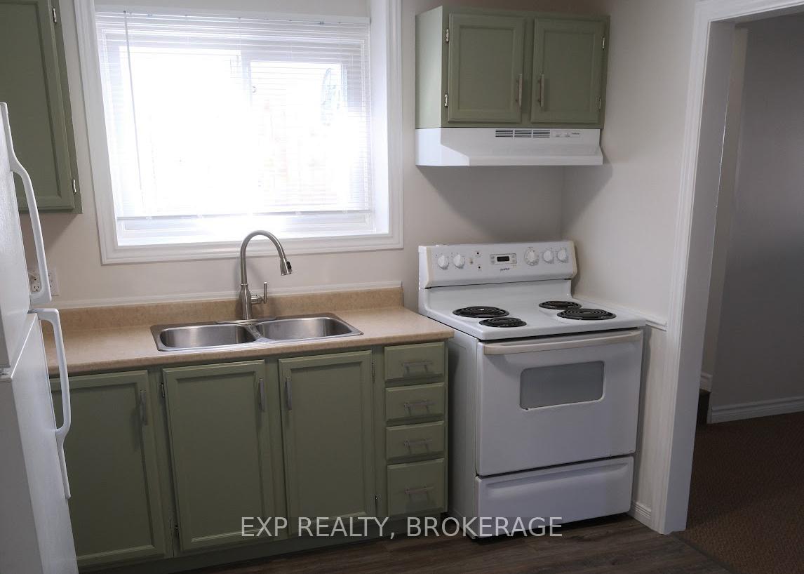 Photo 6 of 355 Forsyth Street, Gananoque — HOMEH