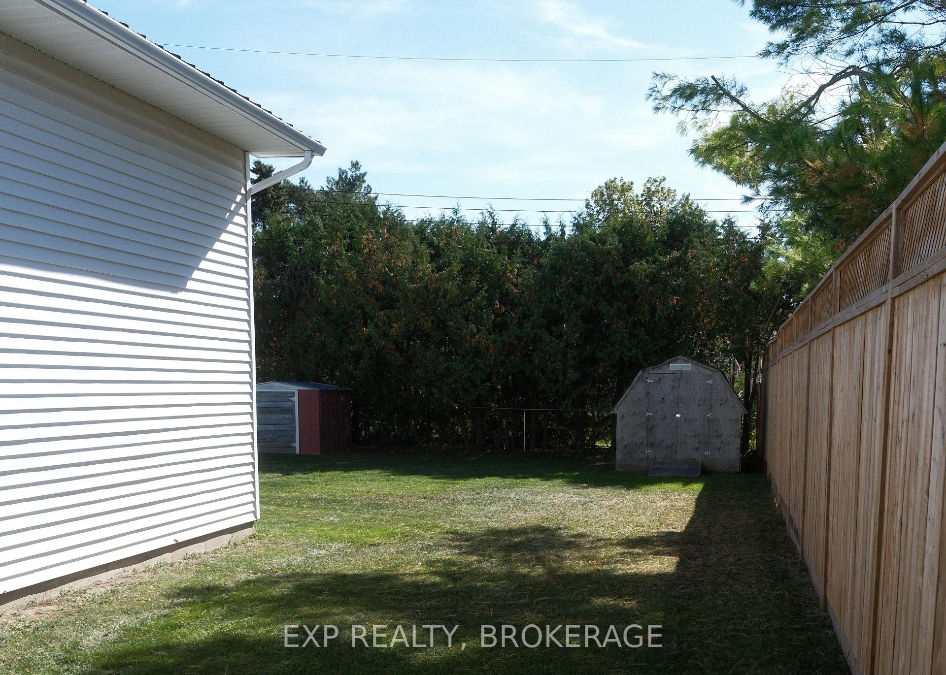 Photo 16 of 355 Forsyth Street, Gananoque — HOMEH