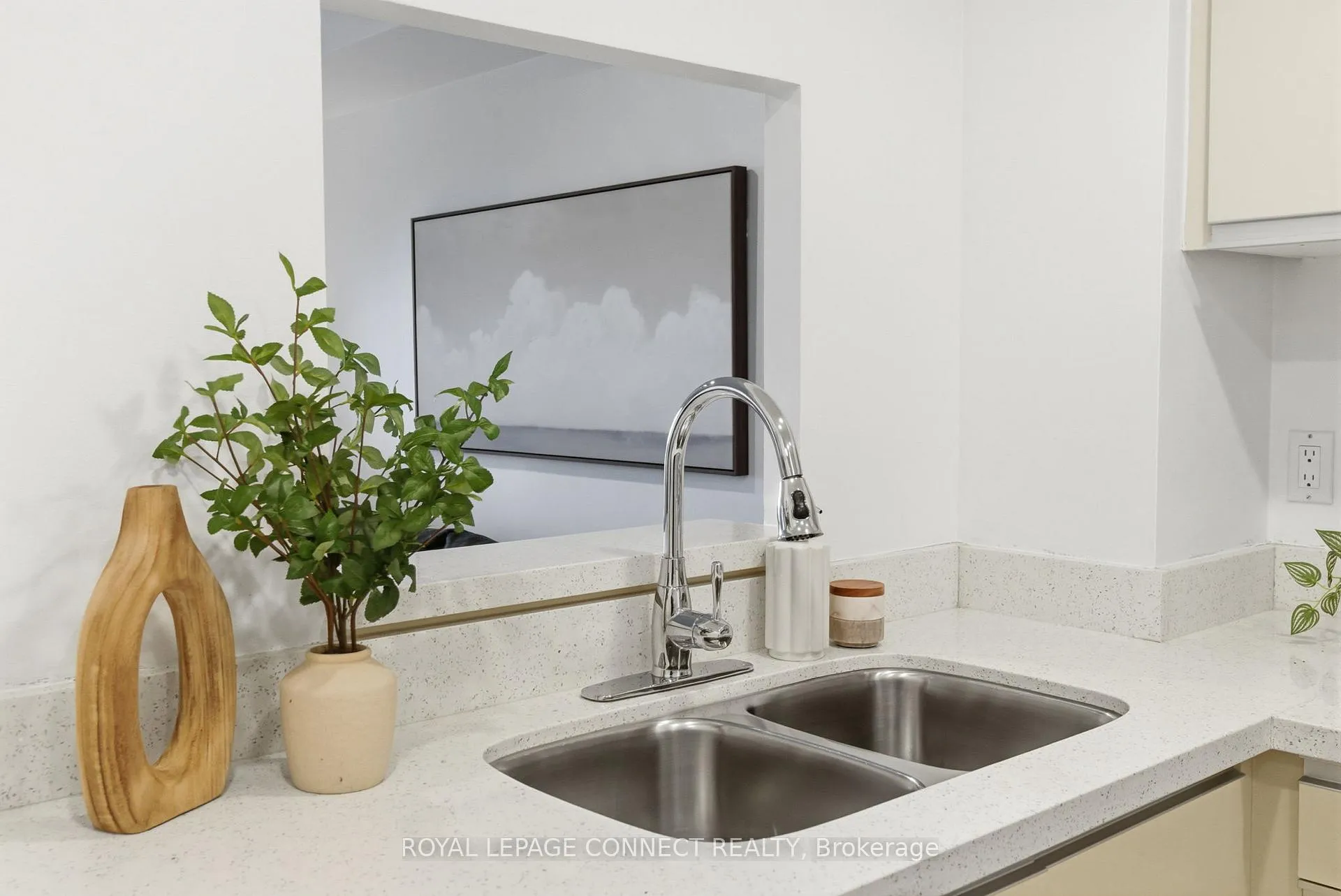 Photo 11 of Unit 514, 711 Rossland Road E, Whitby, Pringle Creek — HOMEH
