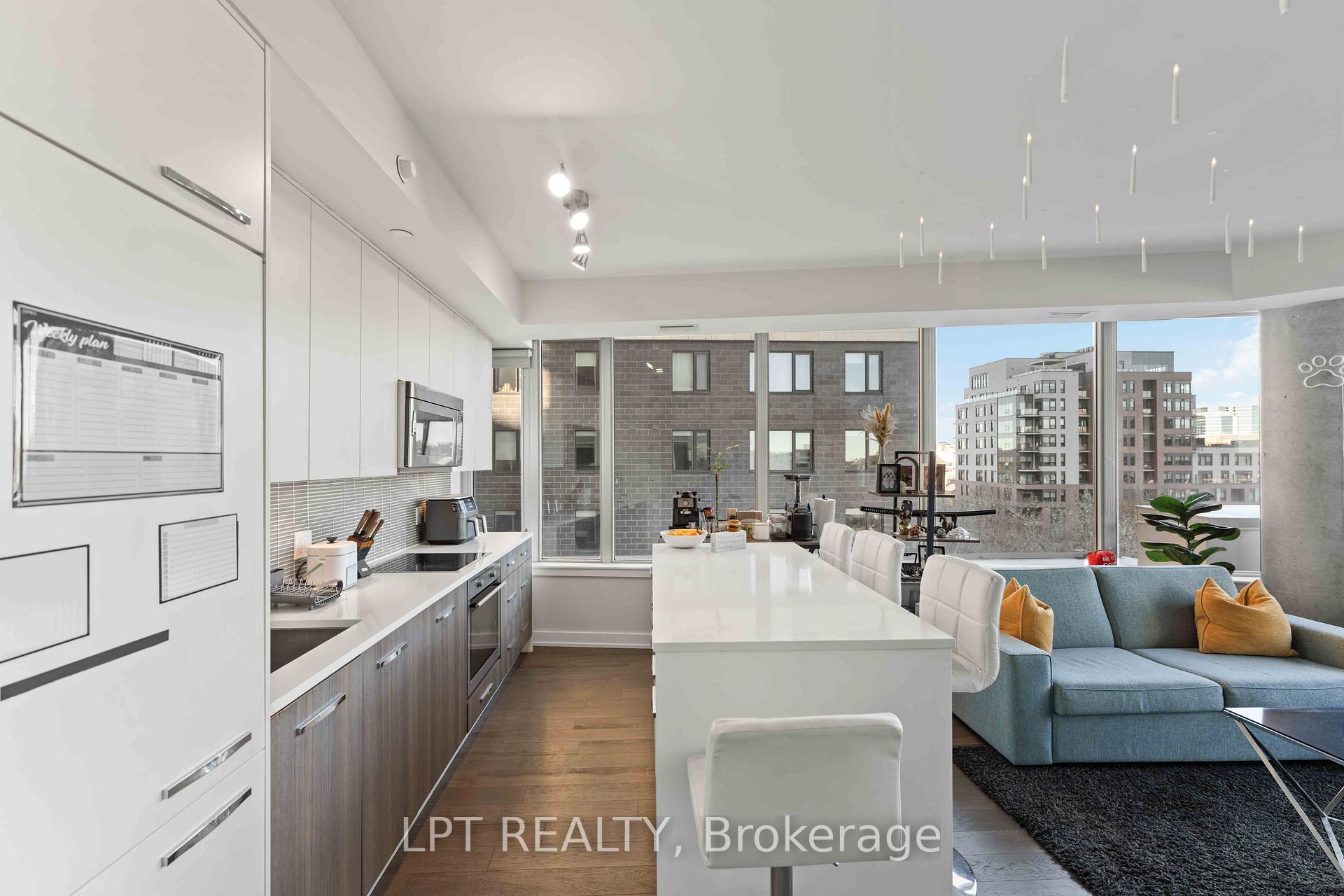 Front of Unit 307, 111 Champagne Avenue S