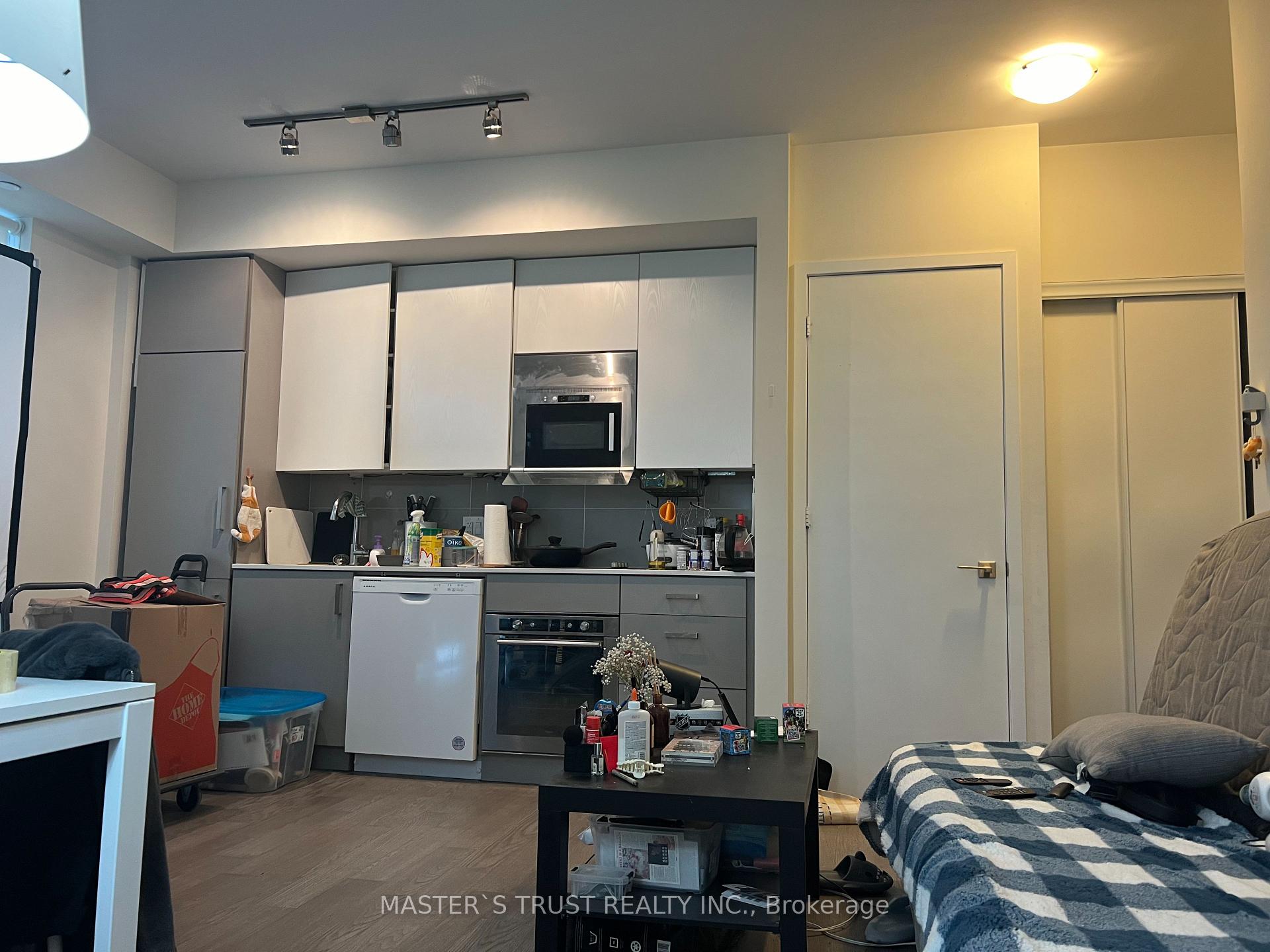 Front of Unit 1101, 17 Dundonald Street