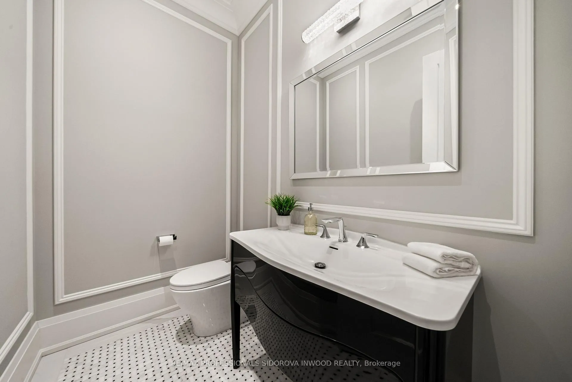 Photo 7 of 4 Tanglewood Terrace, Etobicoke, Stonegate-Queensway — HOMEH