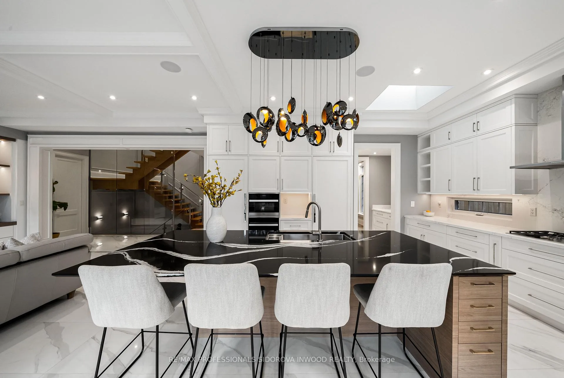 Photo 15 of 4 Tanglewood Terrace, Etobicoke, Stonegate-Queensway — HOMEH