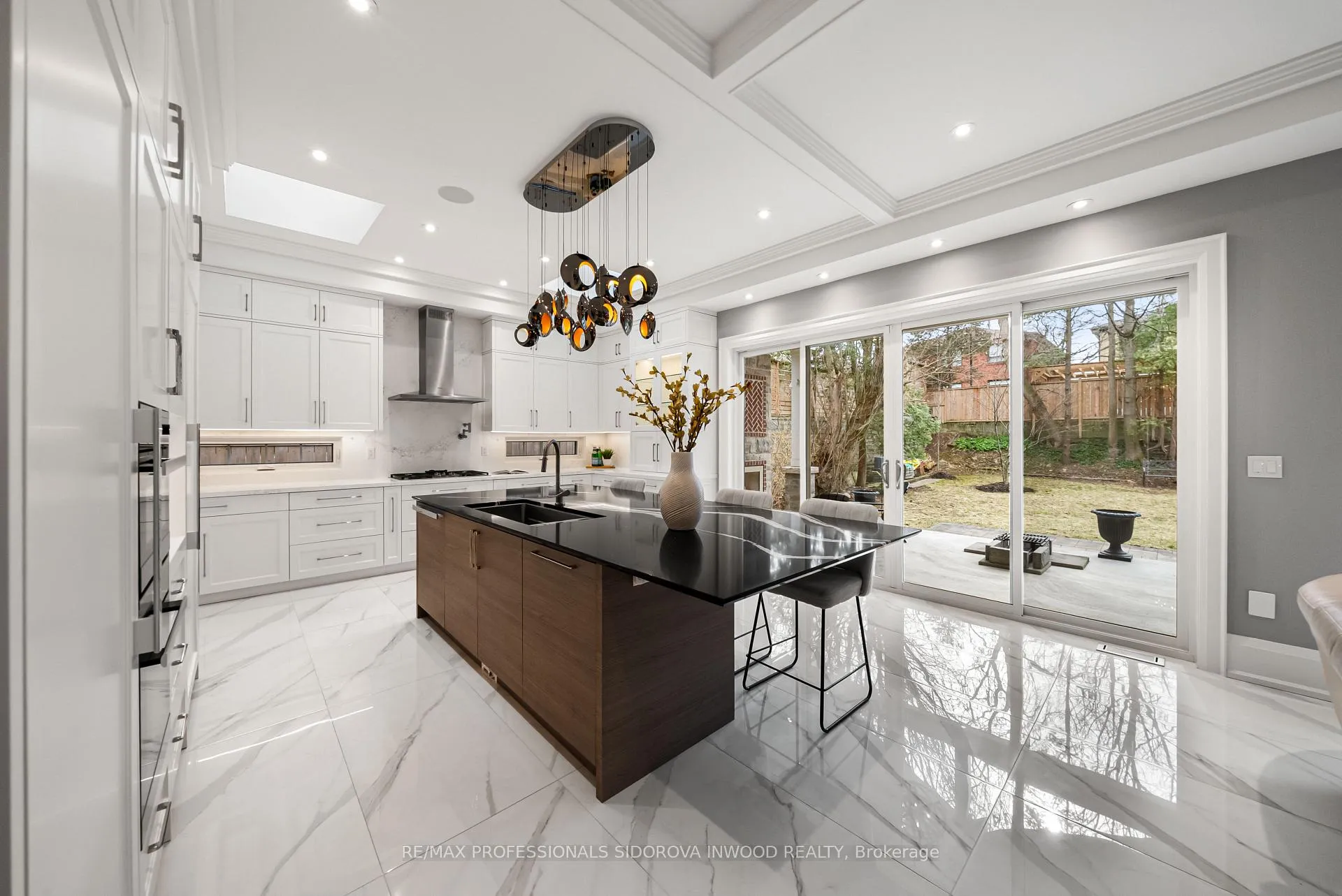 Photo 17 of 4 Tanglewood Terrace, Etobicoke, Stonegate-Queensway — HOMEH