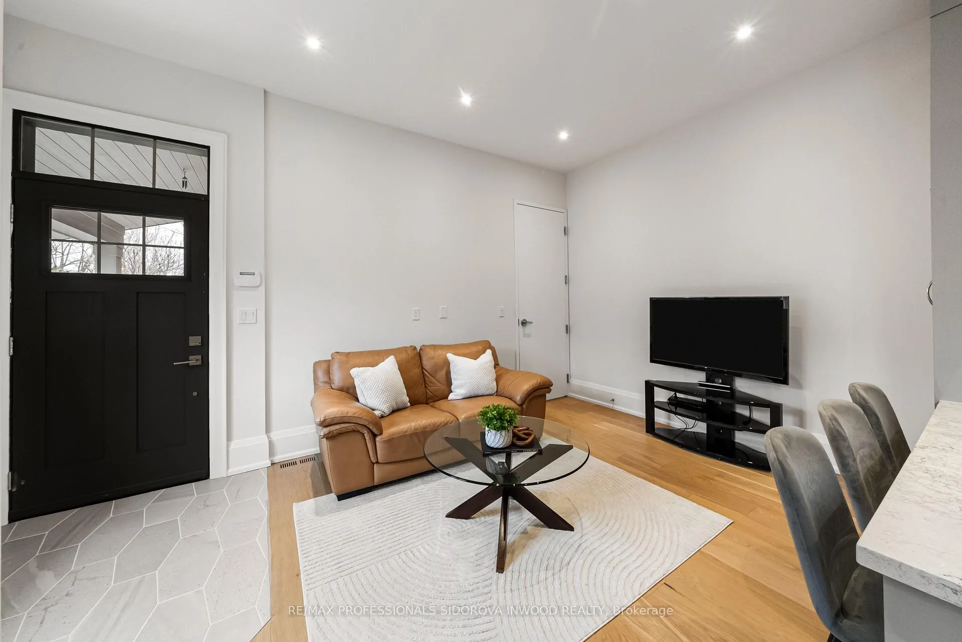Photo 23 of 4 Tanglewood Terrace, Etobicoke, Stonegate-Queensway — HOMEH