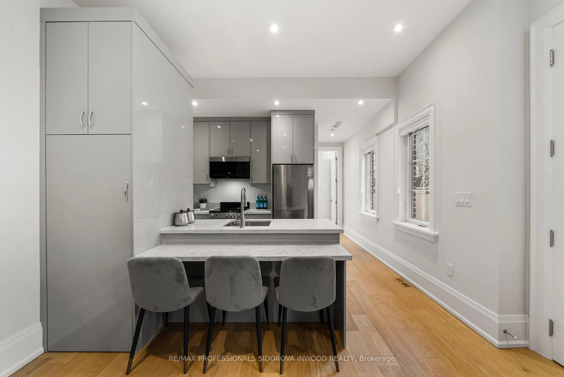 Photo 25 of 4 Tanglewood Terrace, Etobicoke, Stonegate-Queensway — HOMEH