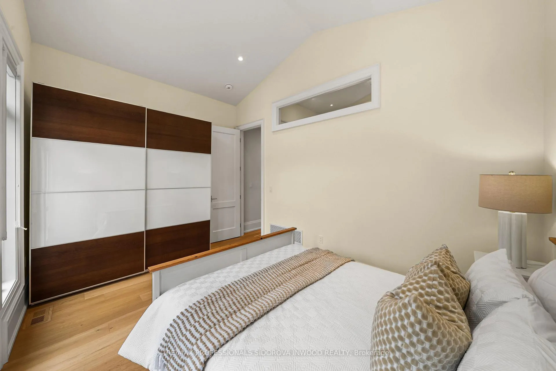 Photo 28 of 4 Tanglewood Terrace, Etobicoke, Stonegate-Queensway — HOMEH