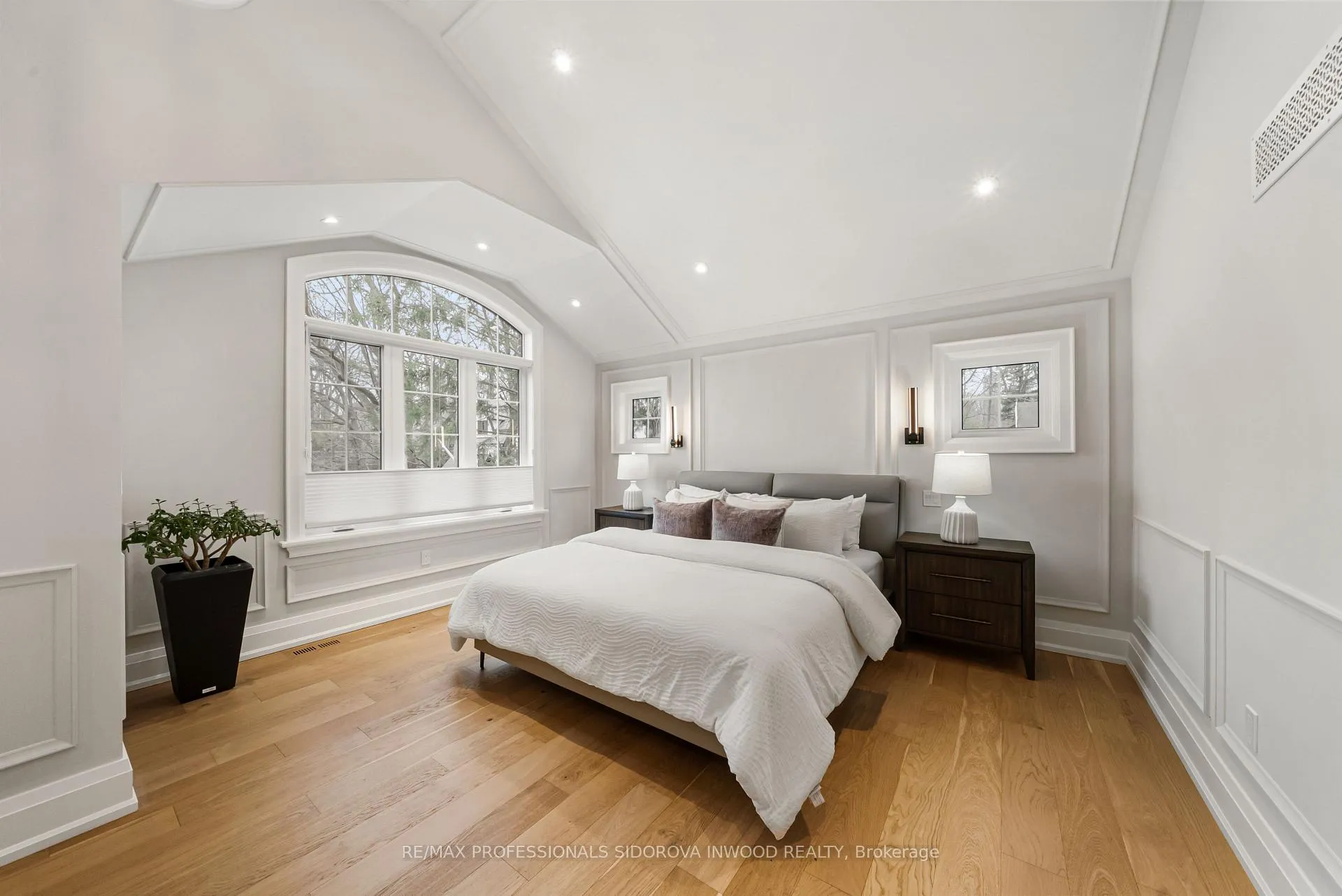 Photo 31 of 4 Tanglewood Terrace, Etobicoke, Stonegate-Queensway — HOMEH