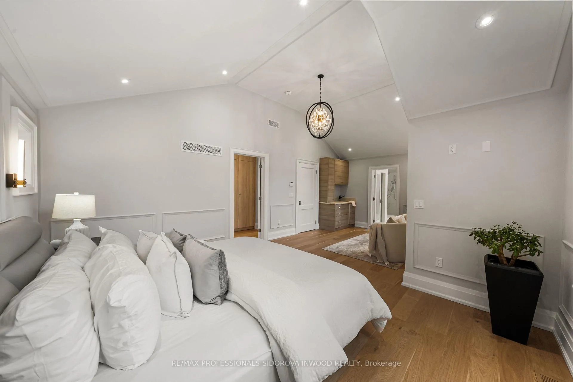 Photo 33 of 4 Tanglewood Terrace, Etobicoke, Stonegate-Queensway — HOMEH